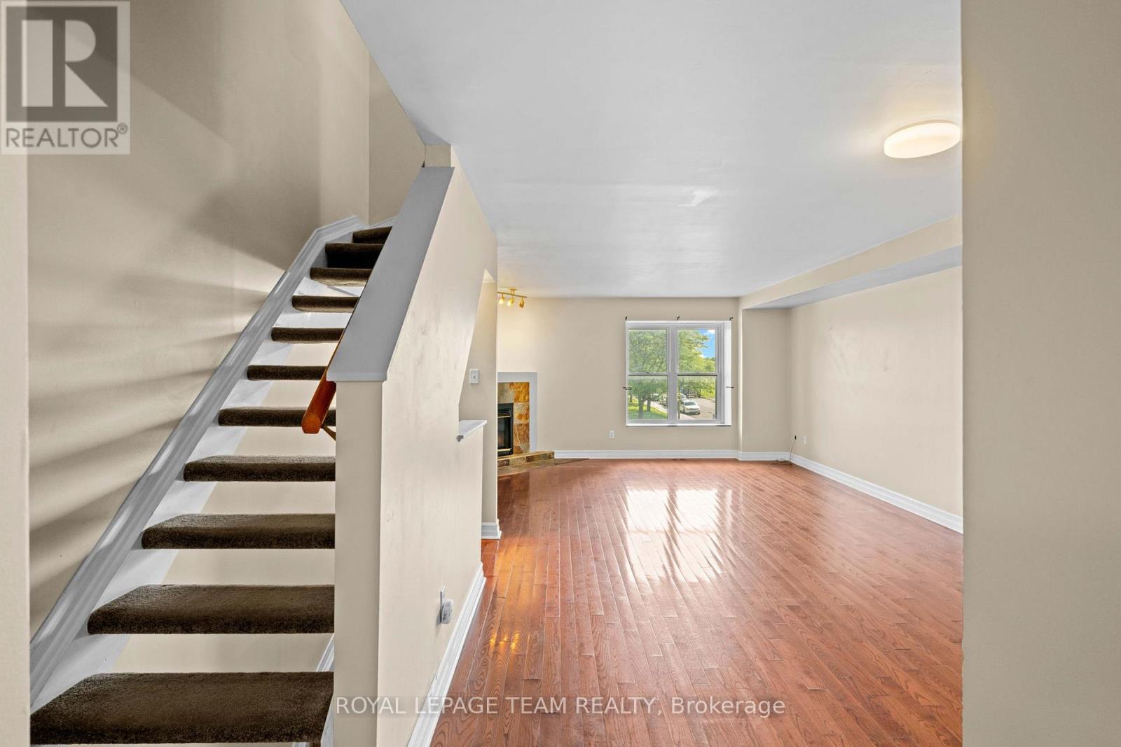 91 THORNBURY CRESCENT - 19