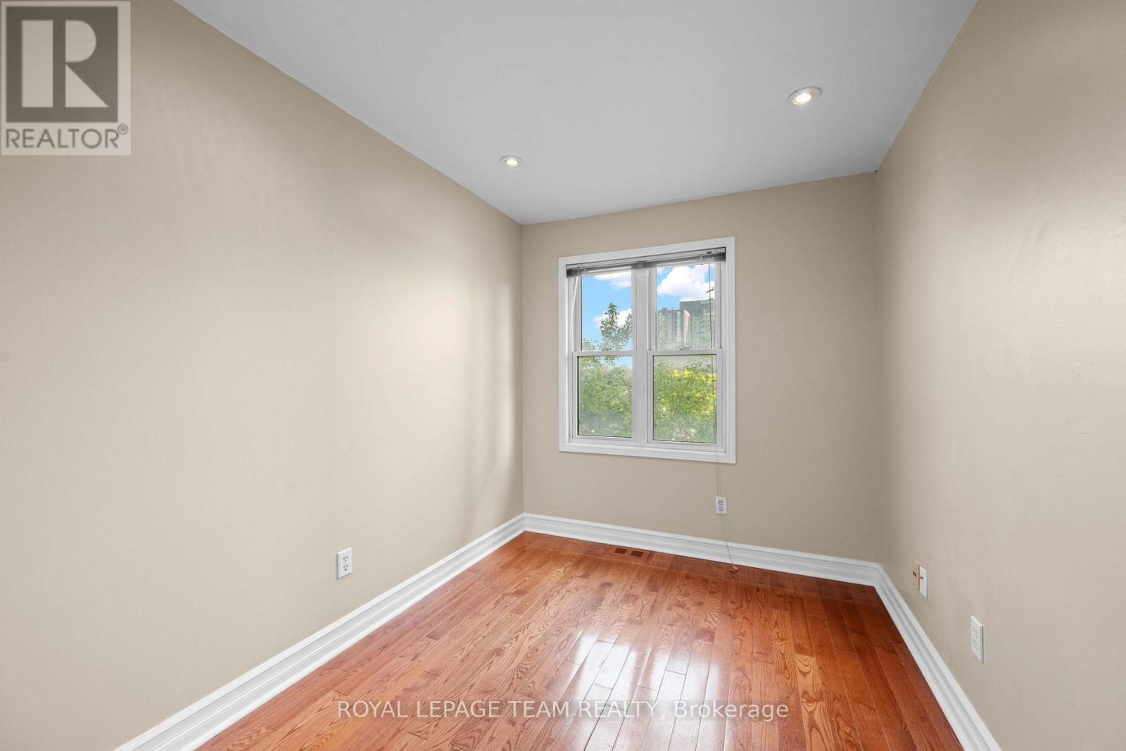 91 THORNBURY CRESCENT - 22