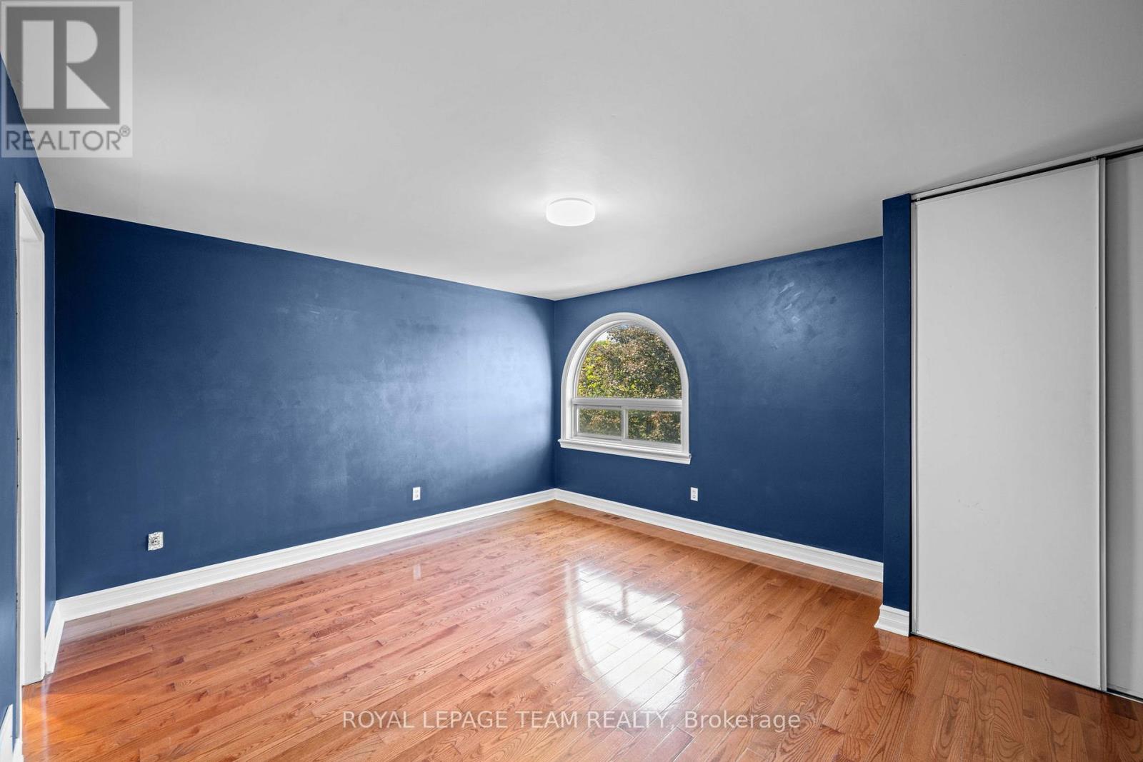 91 THORNBURY CRESCENT - 27