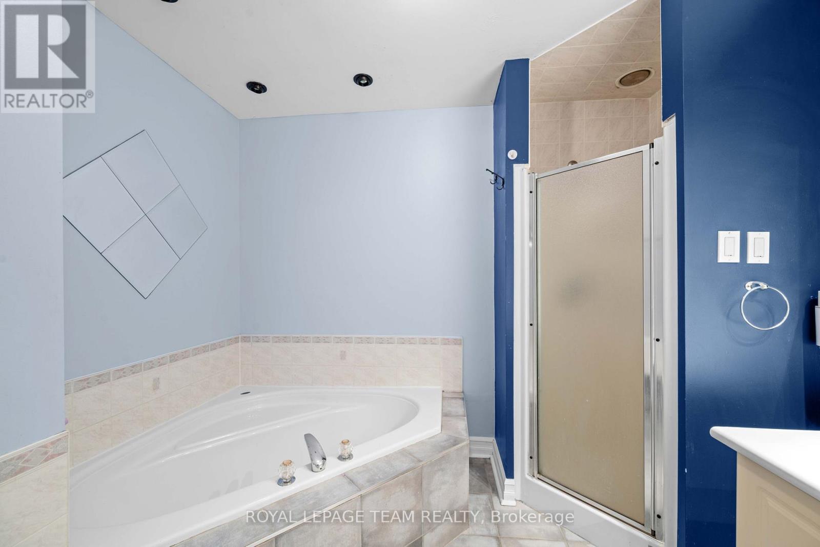 91 THORNBURY CRESCENT - 29