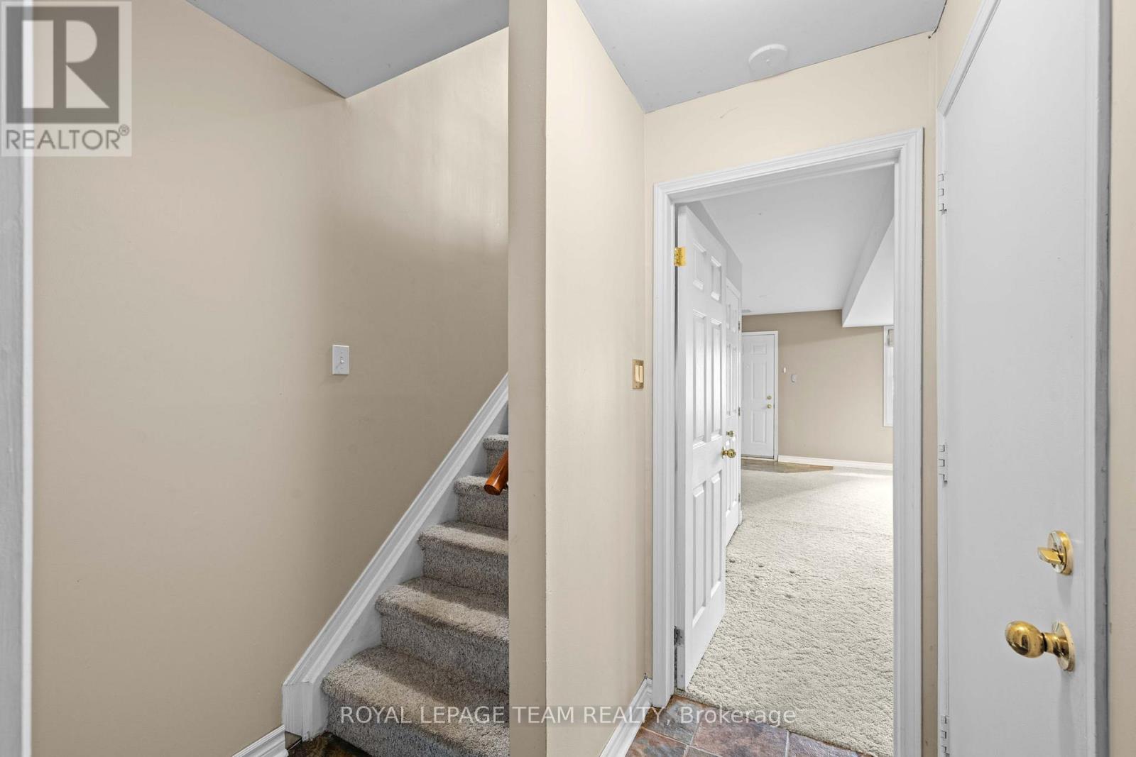 91 THORNBURY CRESCENT - 32