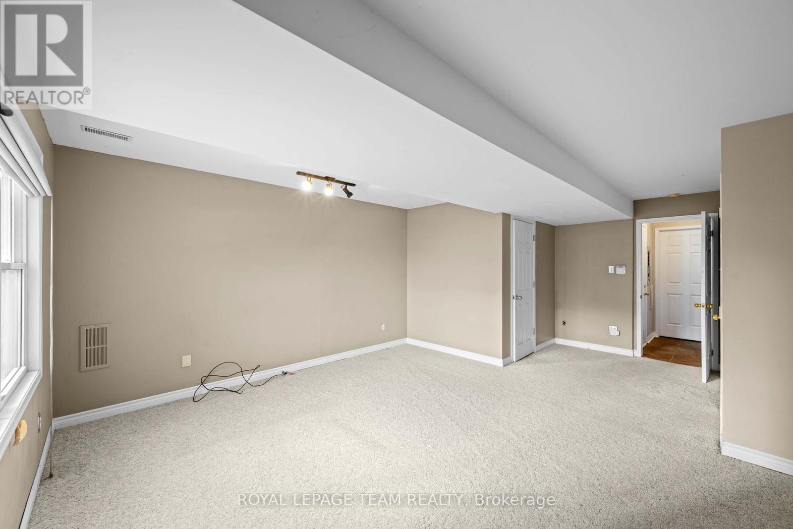 91 THORNBURY CRESCENT - 34