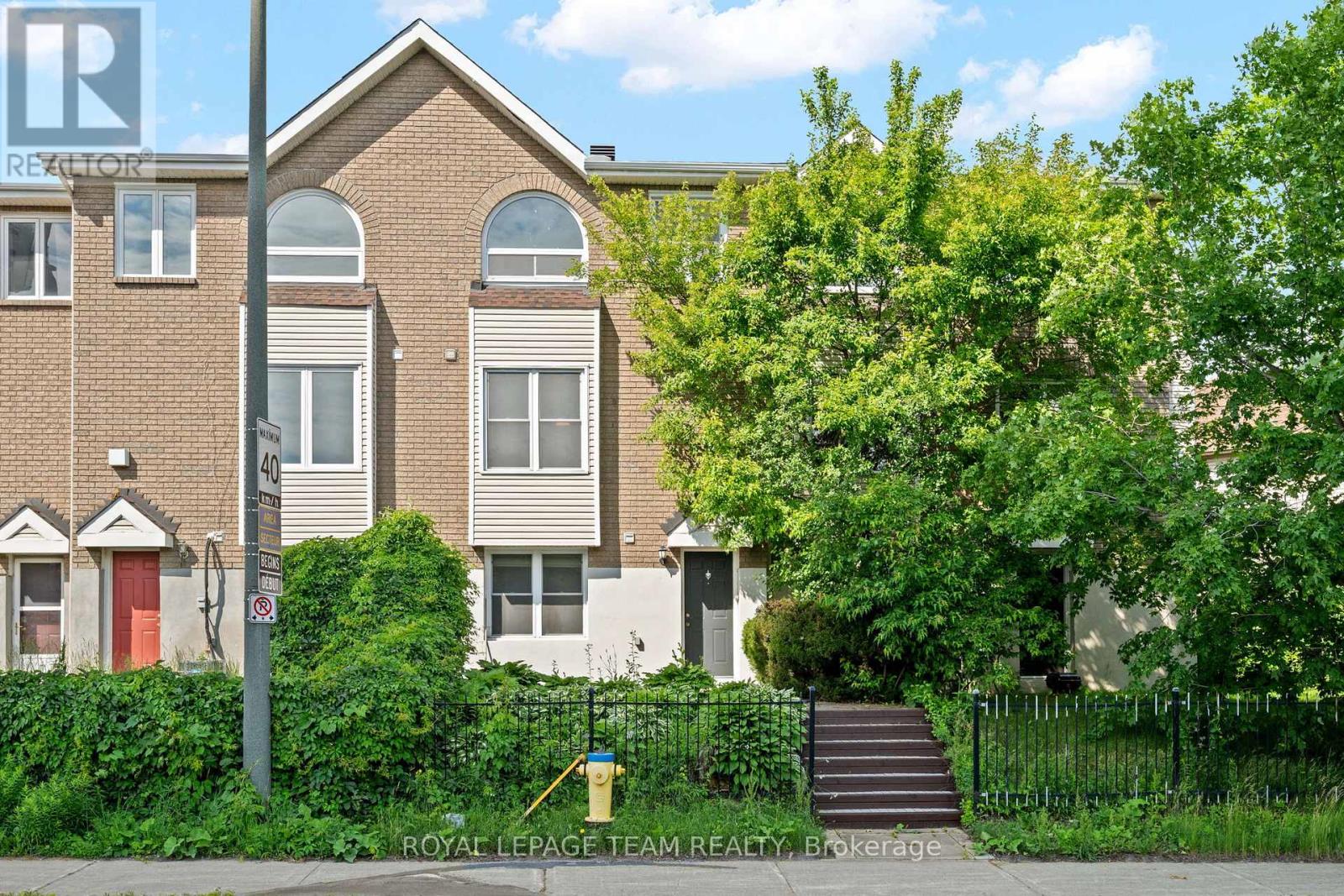 91 THORNBURY CRESCENT - 38