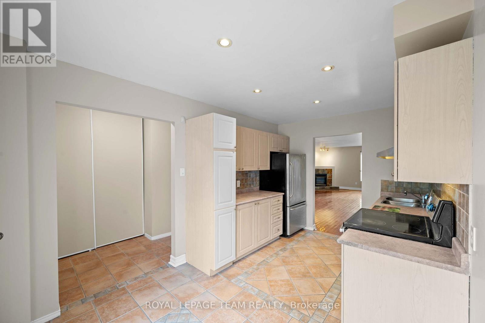 91 THORNBURY CRESCENT - 7