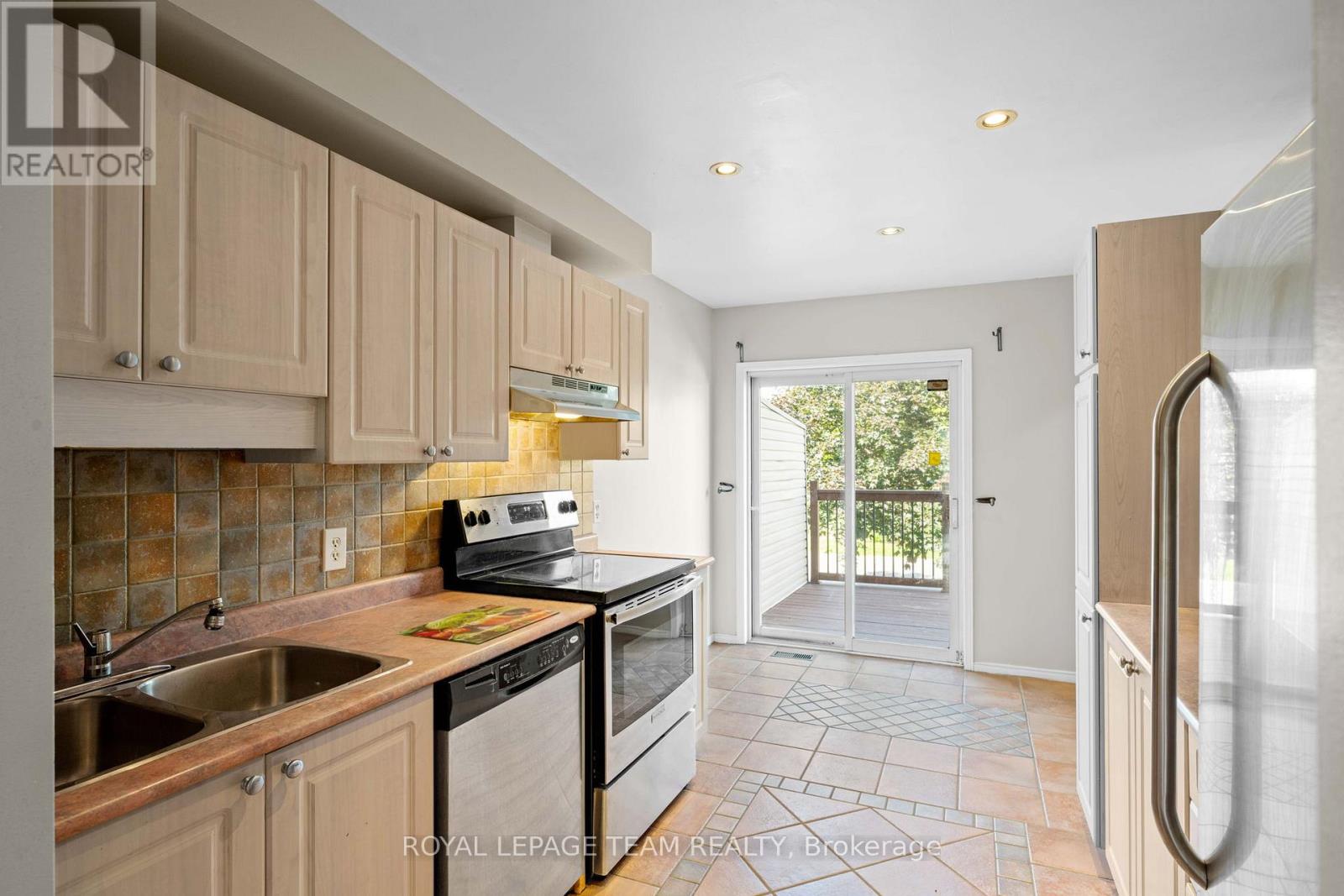91 THORNBURY CRESCENT - 9