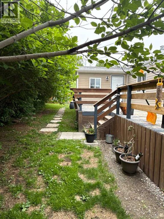 517 5 Street NW — photo 20