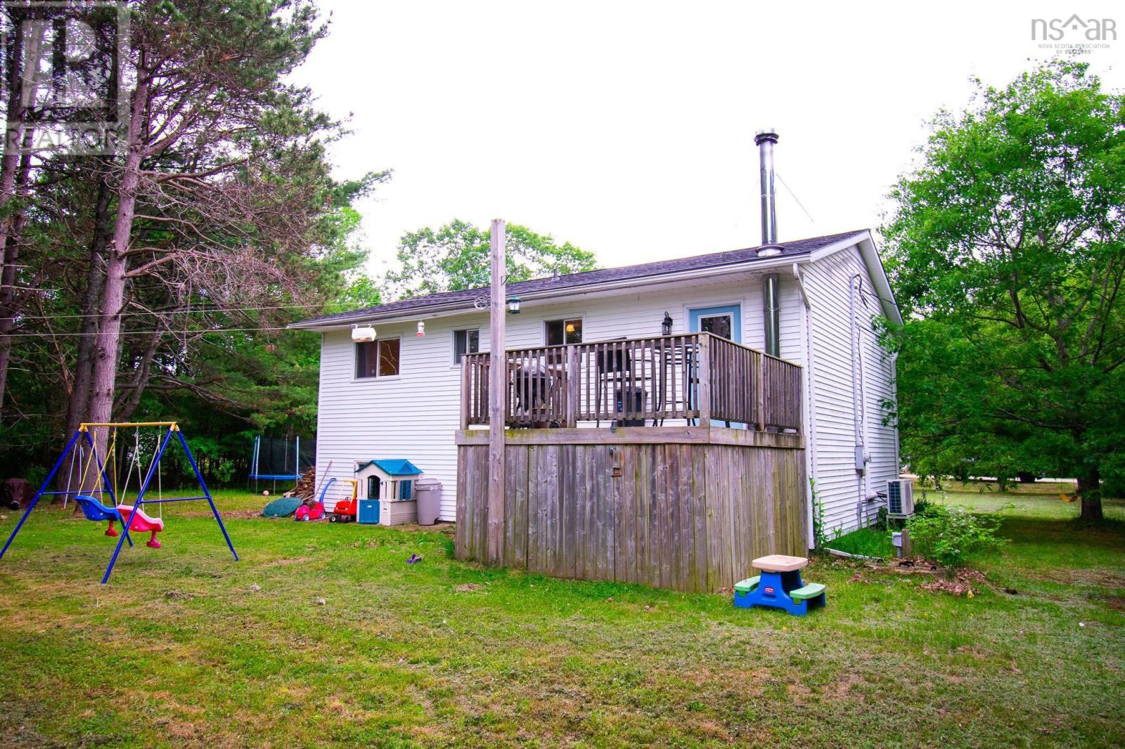 530 Bluenose Avenue - 9