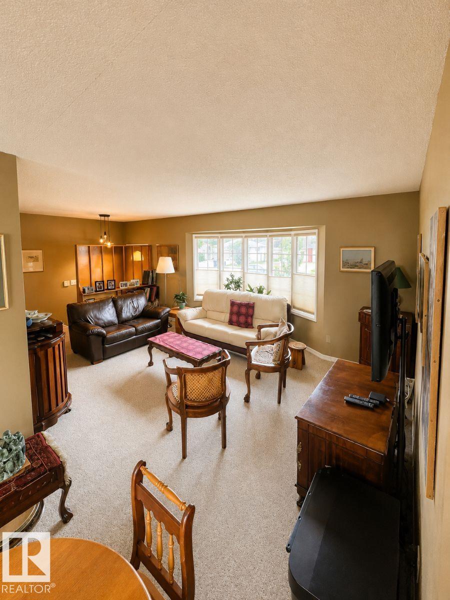 11015 144 ST NW - 2