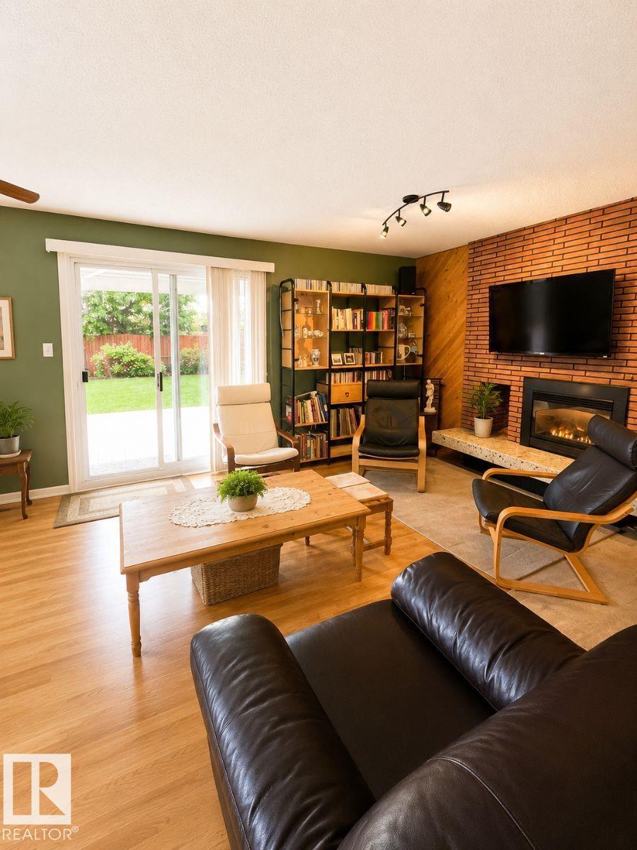 11015 144 ST NW - 4