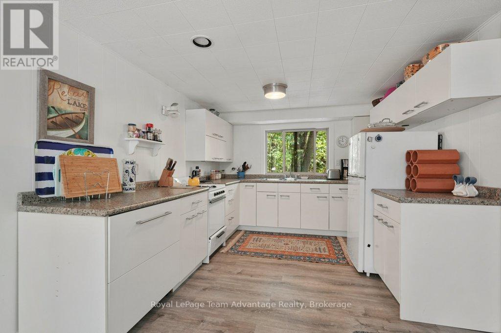46 HUCKLEBERRY ISLAND - 16