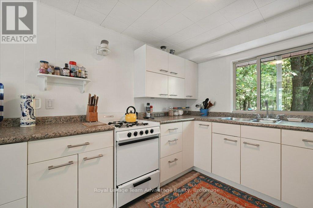 46 HUCKLEBERRY ISLAND - 17
