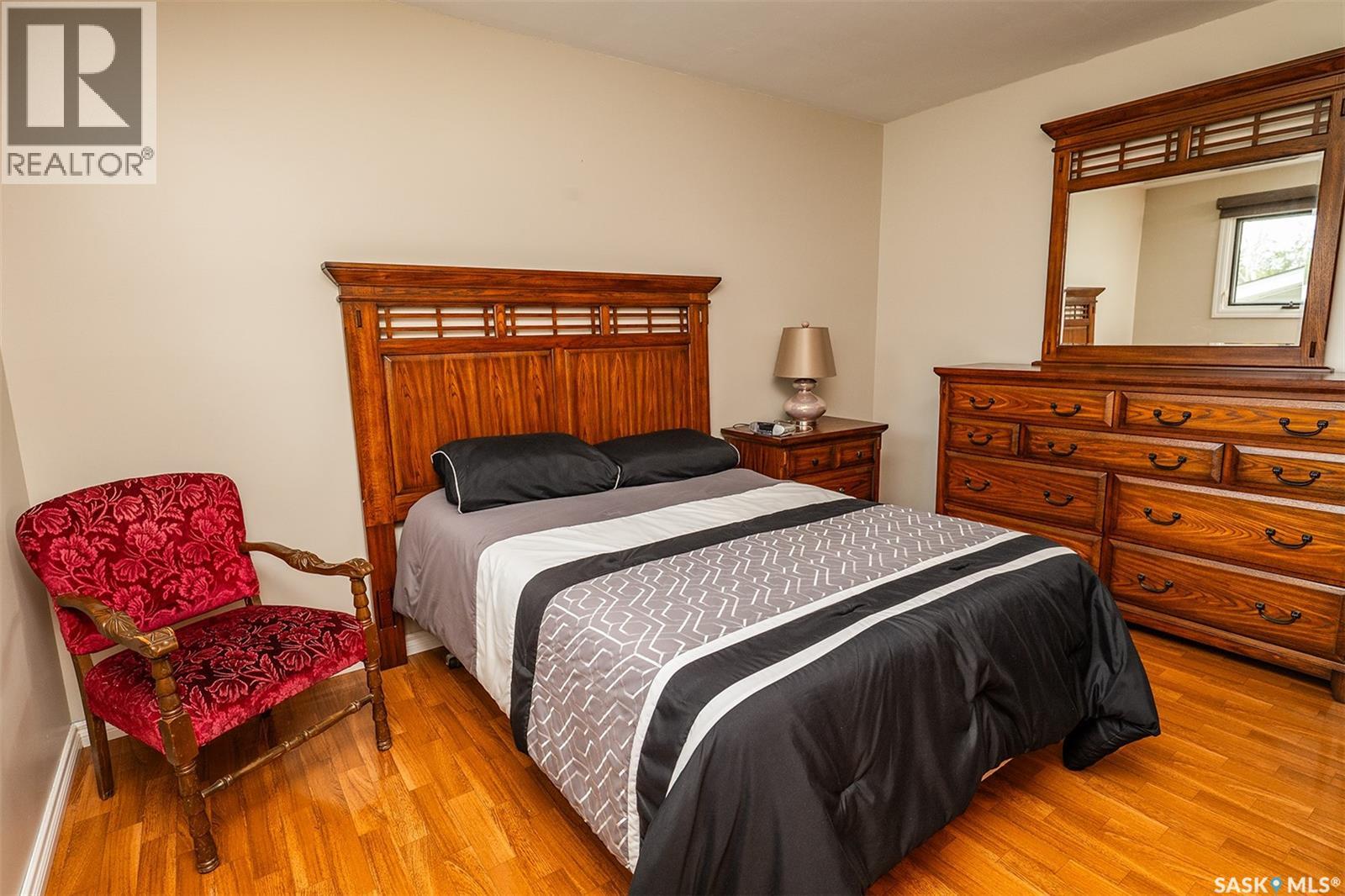 217 8th STREET E - 11