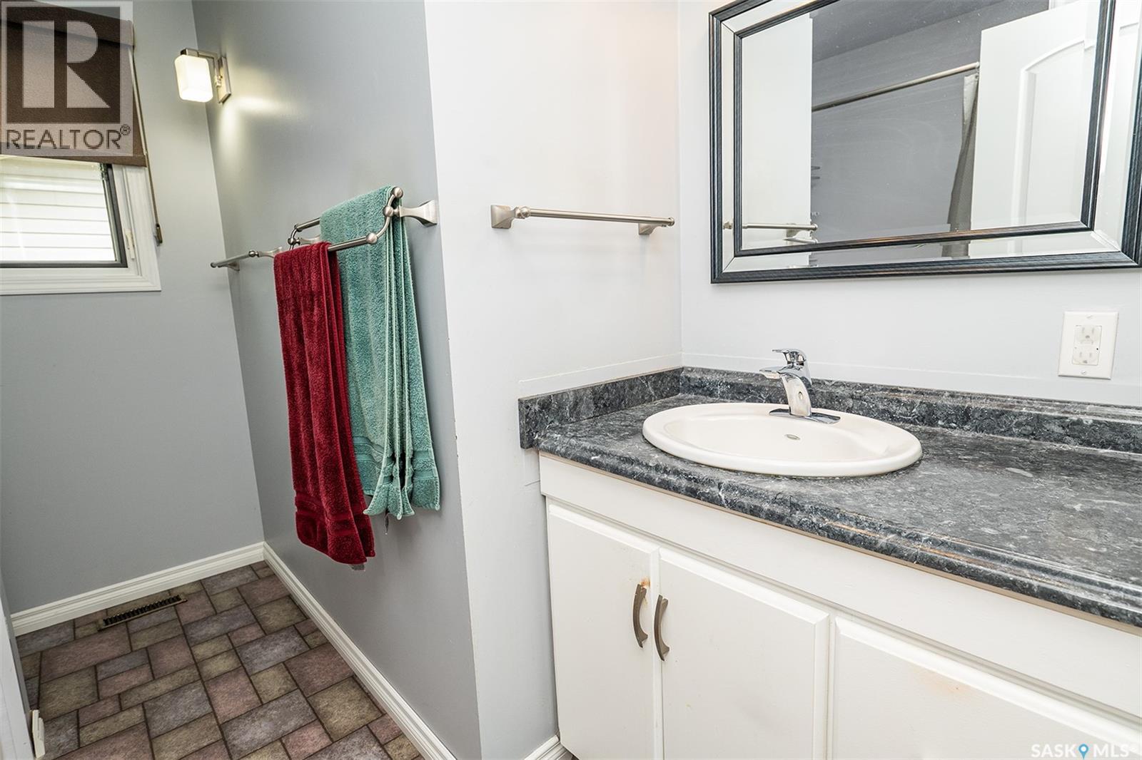 217 8th STREET E - 13