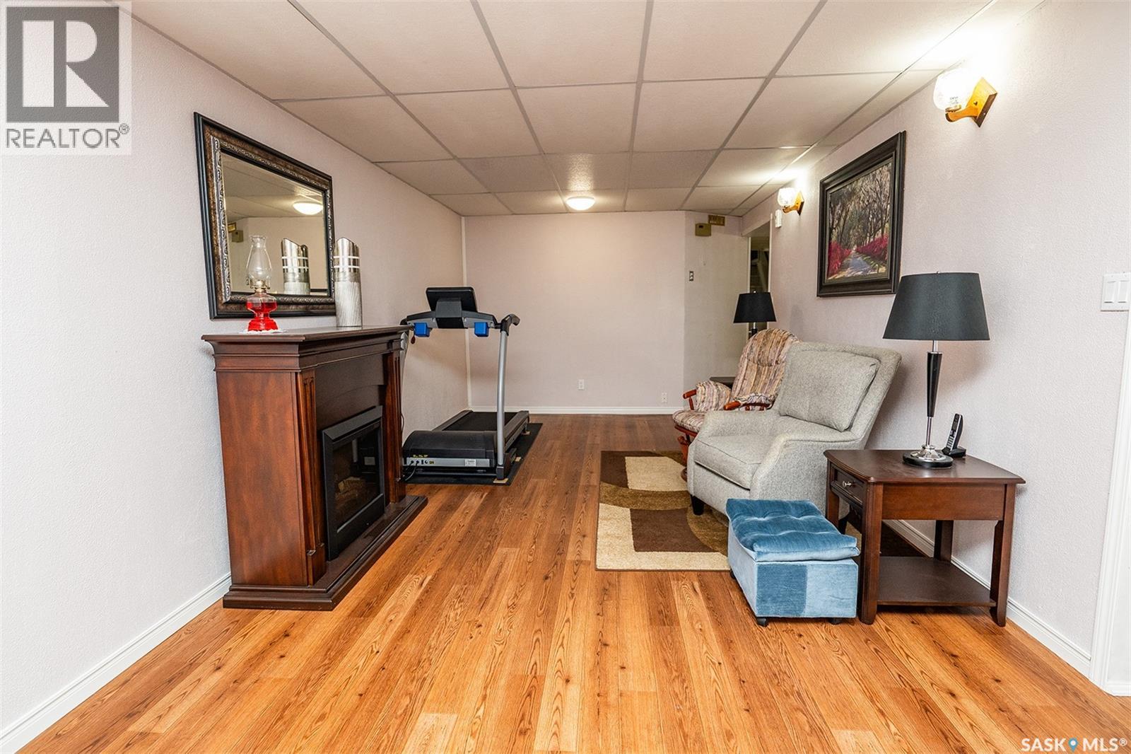 217 8th STREET E - 24