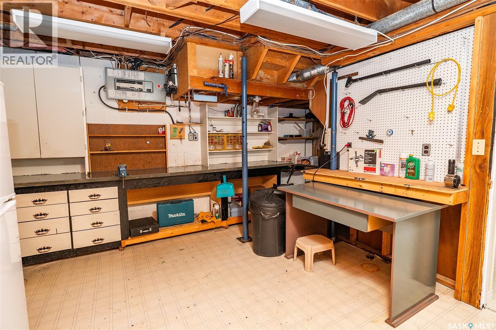 217 8th STREET E - 32
