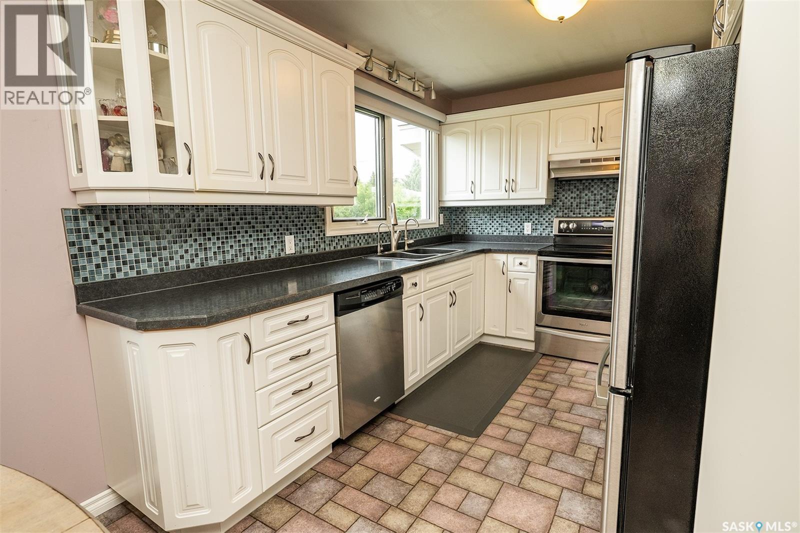 217 8th STREET E - 9