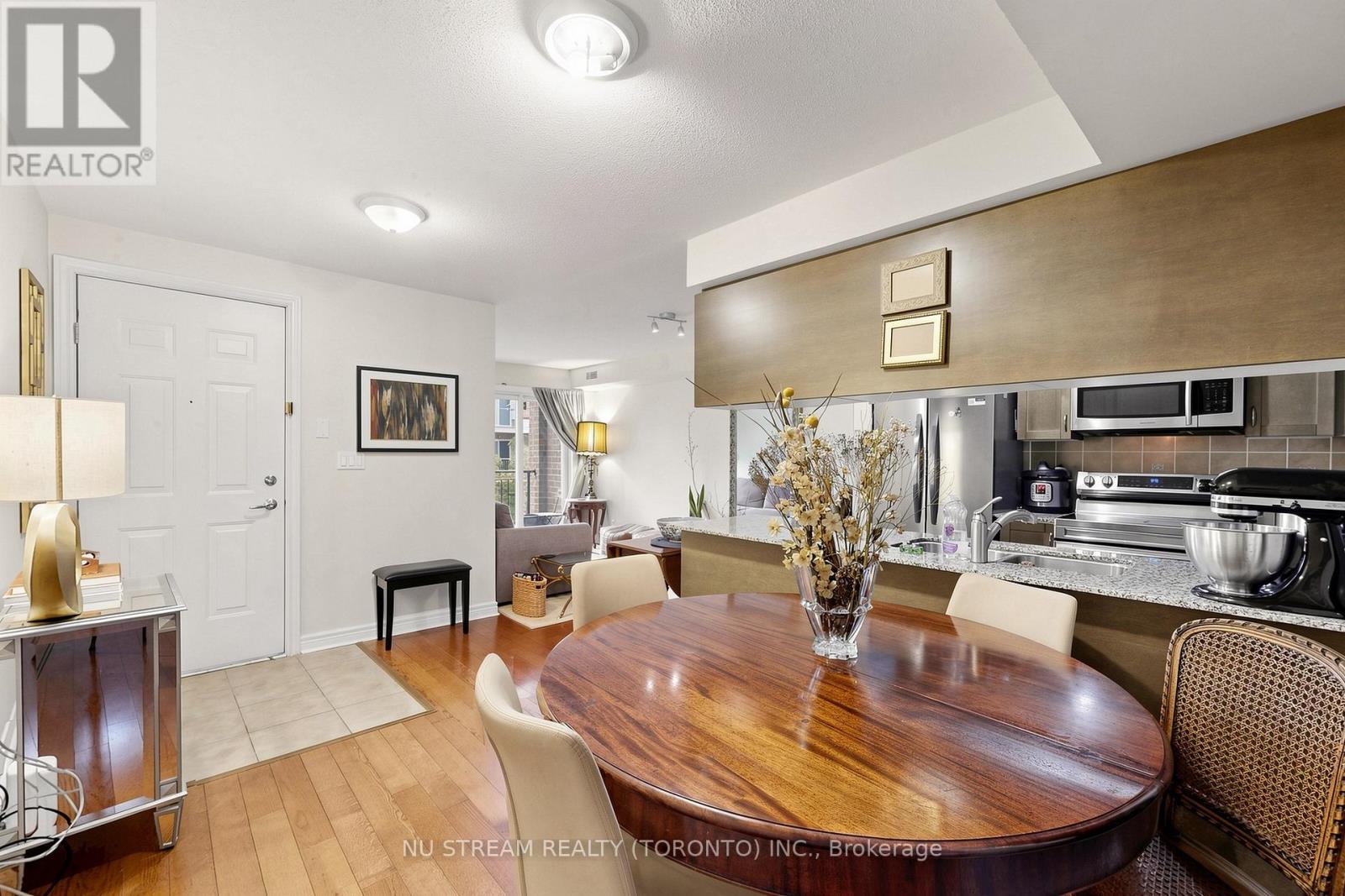 #201 10 BRIAN PECK CRESCENT - 10