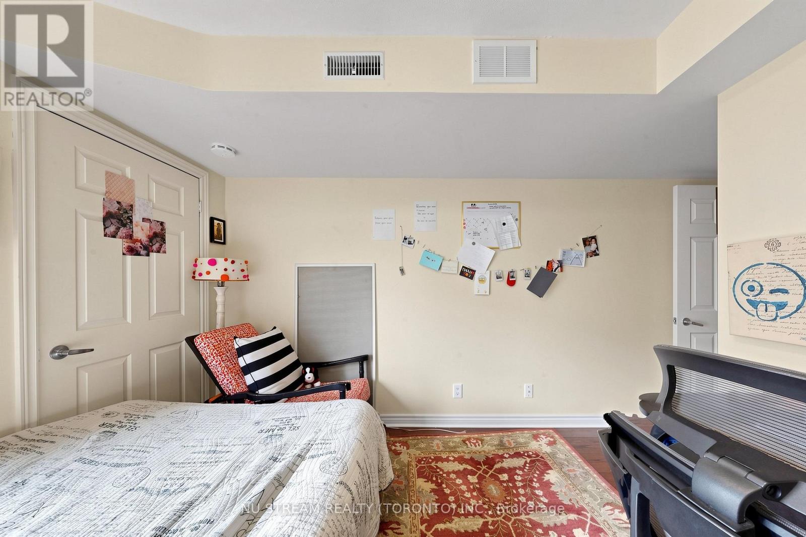 #201 10 BRIAN PECK CRESCENT - 18