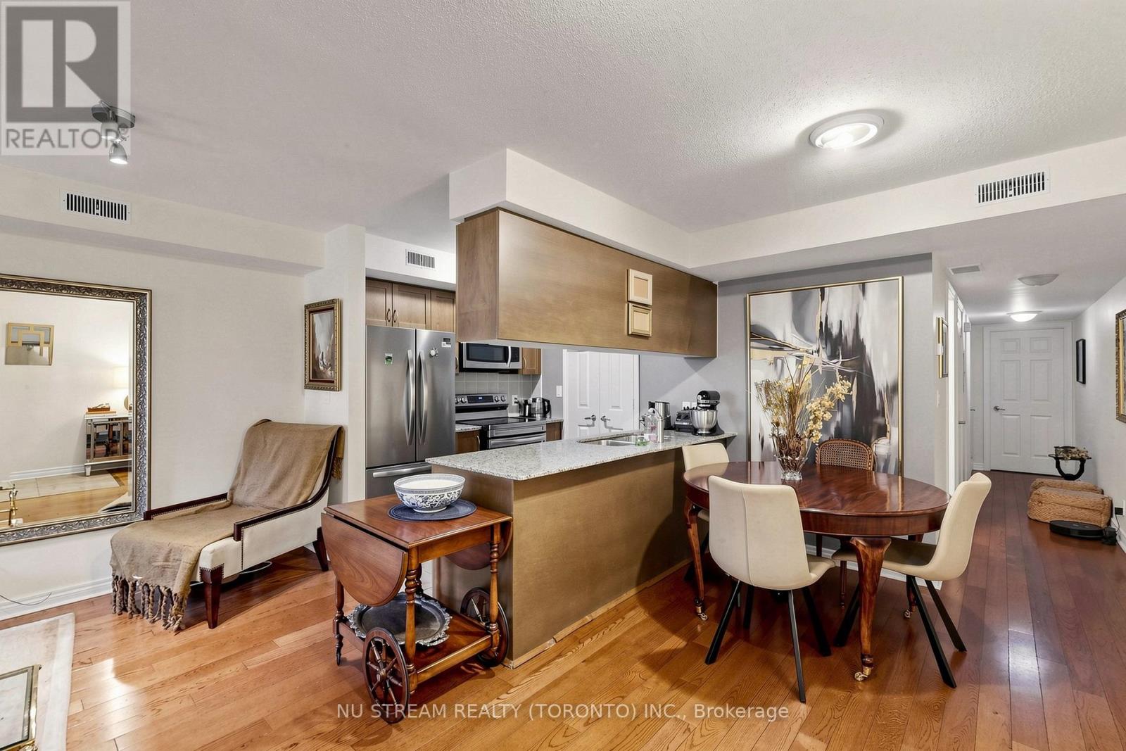 #201 10 BRIAN PECK CRESCENT - 8