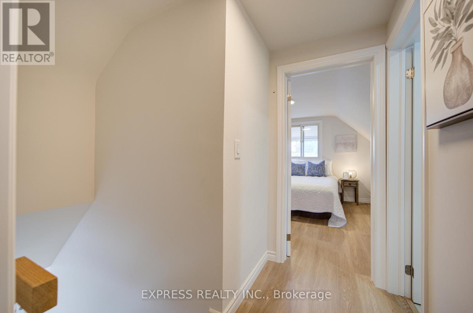 1162 SOMERVILLE STREET N - 23