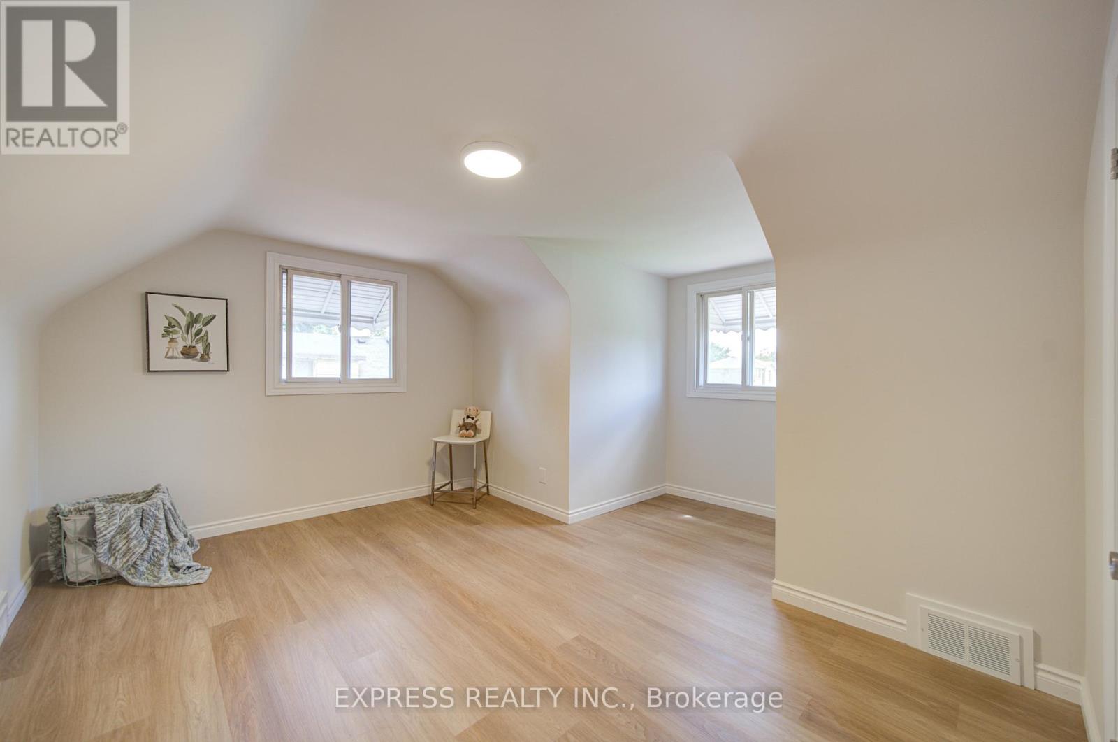 1162 SOMERVILLE STREET N - 24