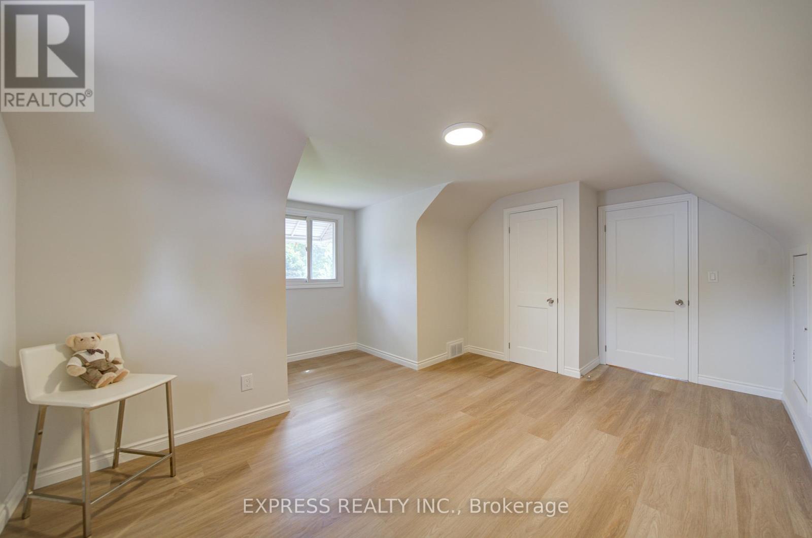 1162 SOMERVILLE STREET N - 26