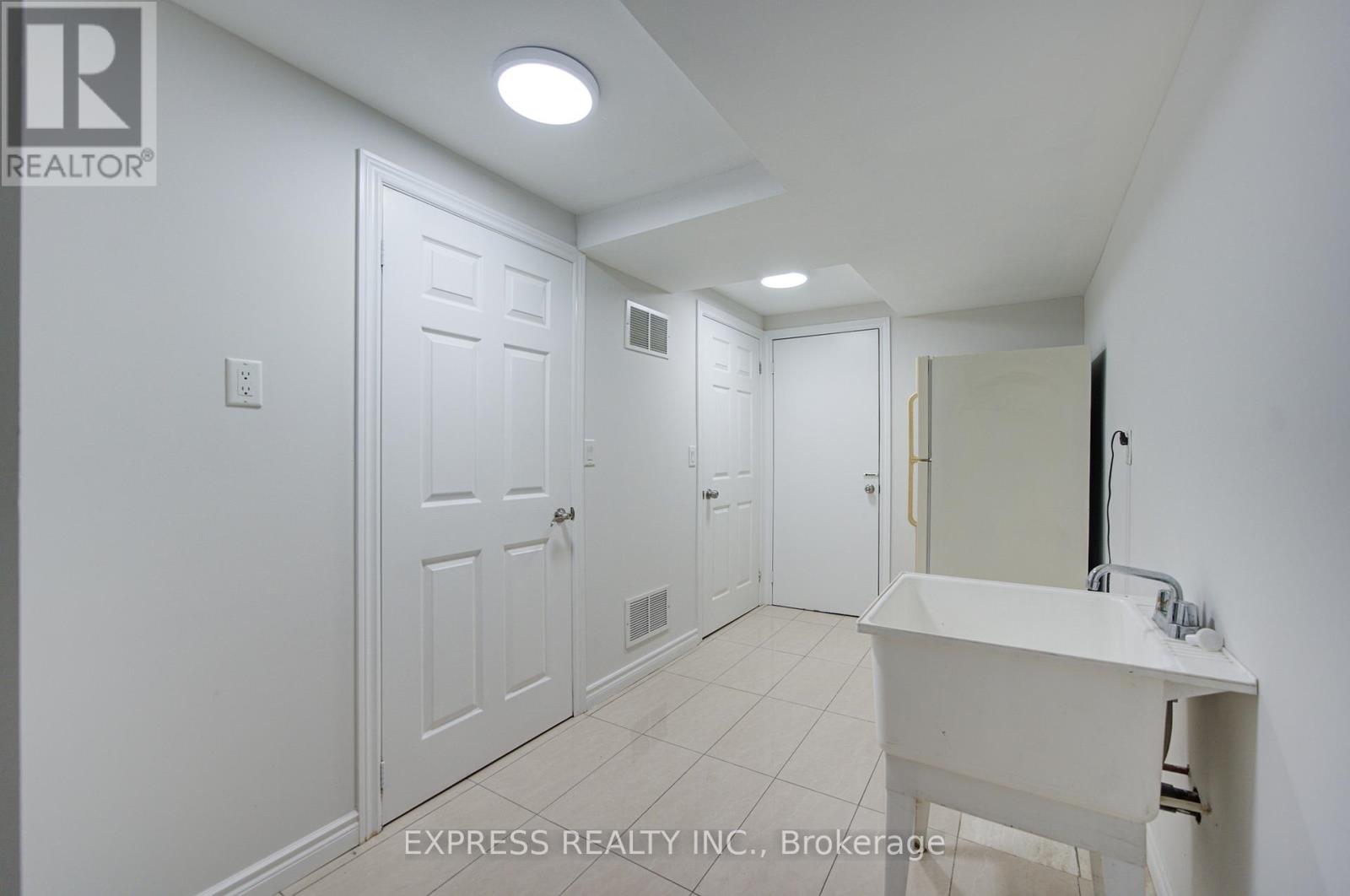 1162 SOMERVILLE STREET N - 41
