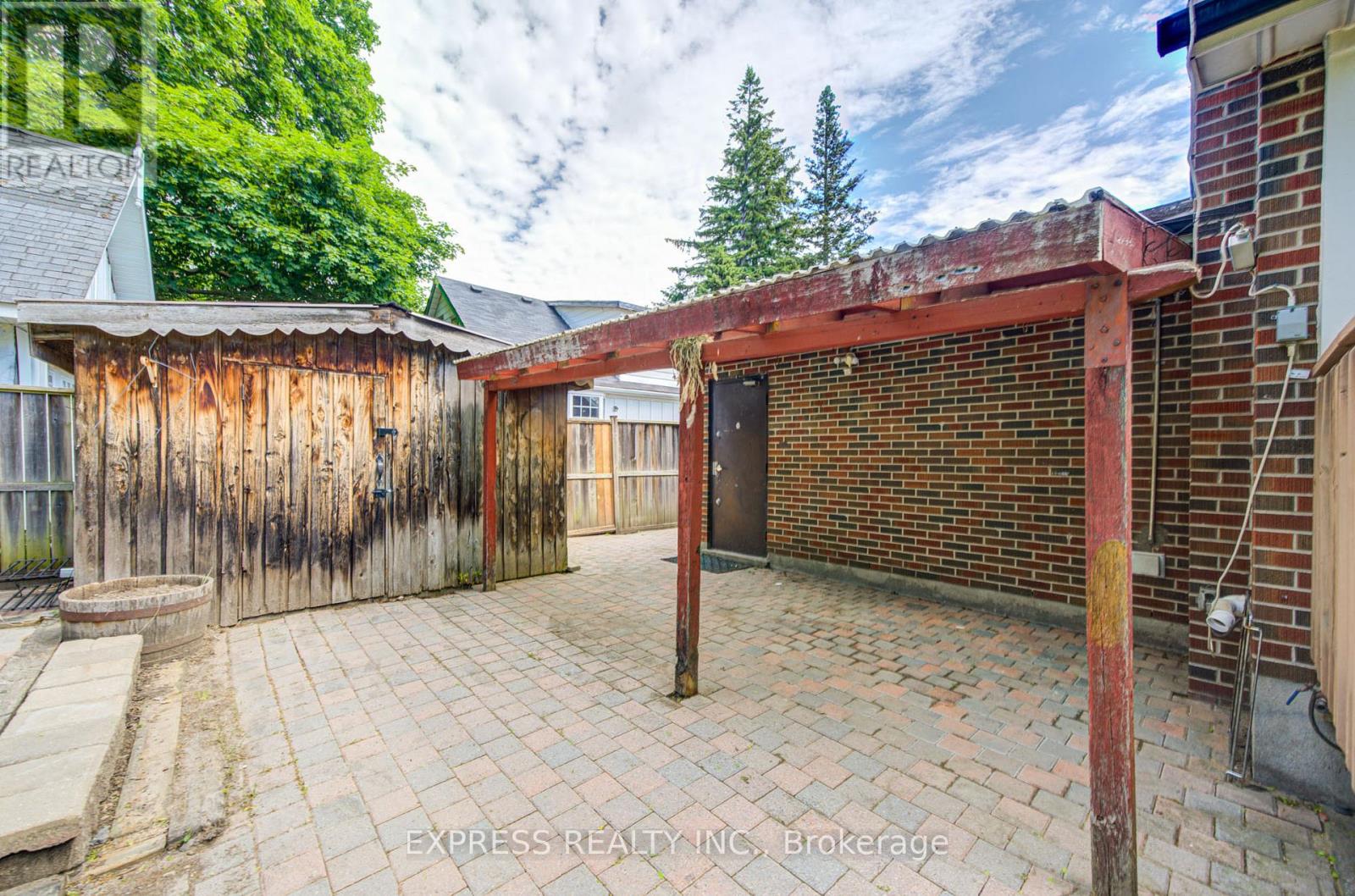 1162 SOMERVILLE STREET N - 47