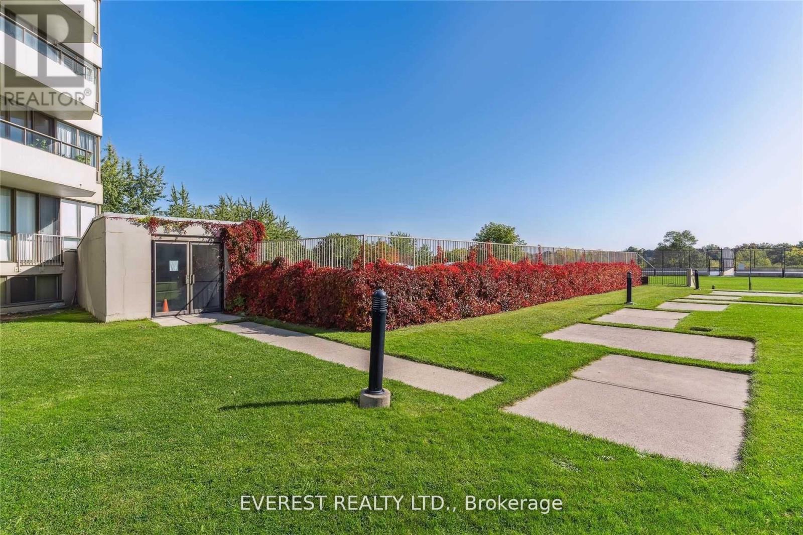 #1405 5 GREYSTONE WALK DRIVE - 25
