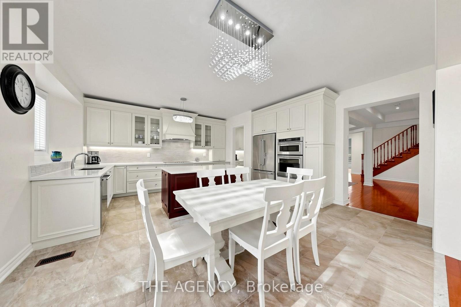 98 FITZMAURICE DRIVE - 18