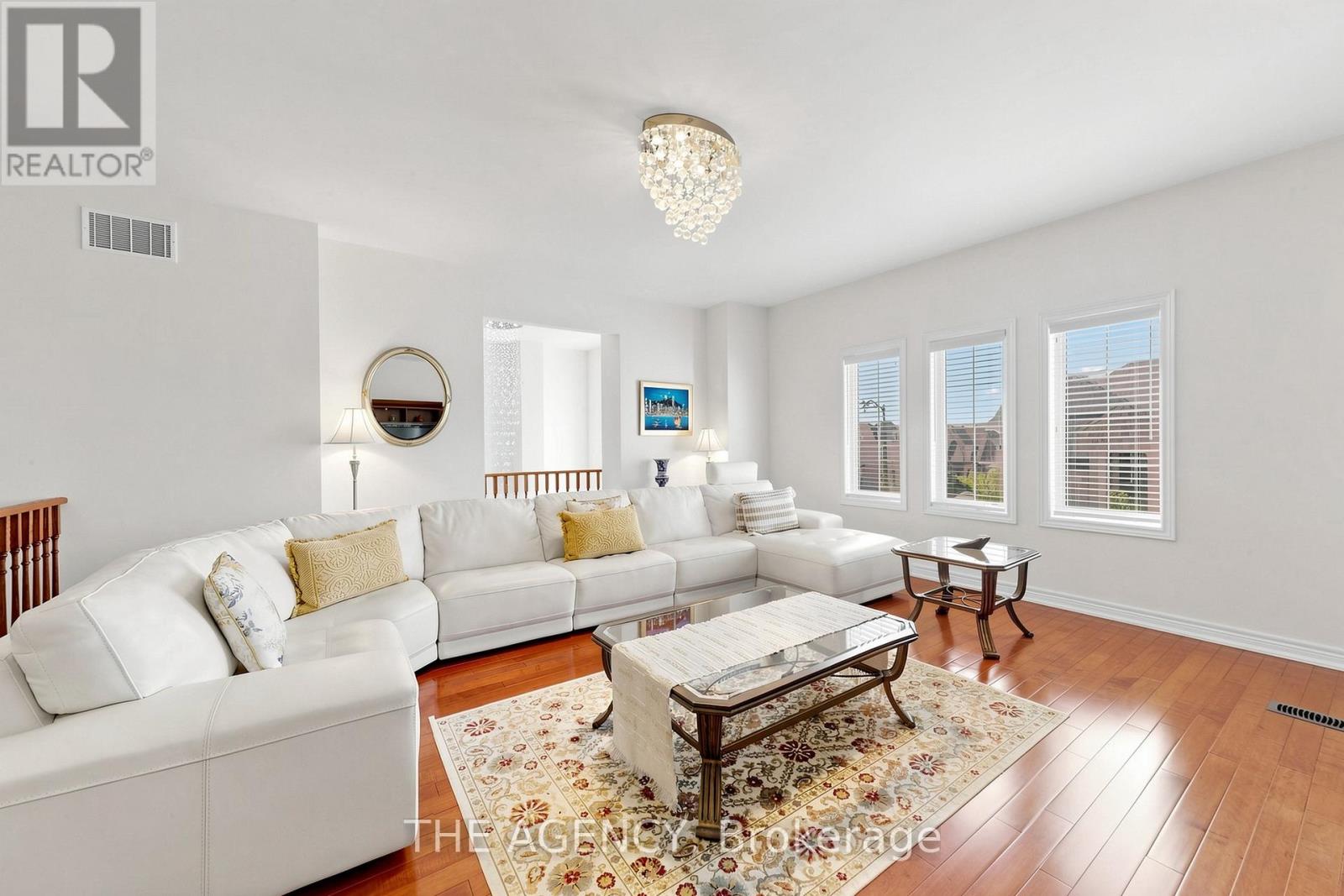 98 FITZMAURICE DRIVE - 22