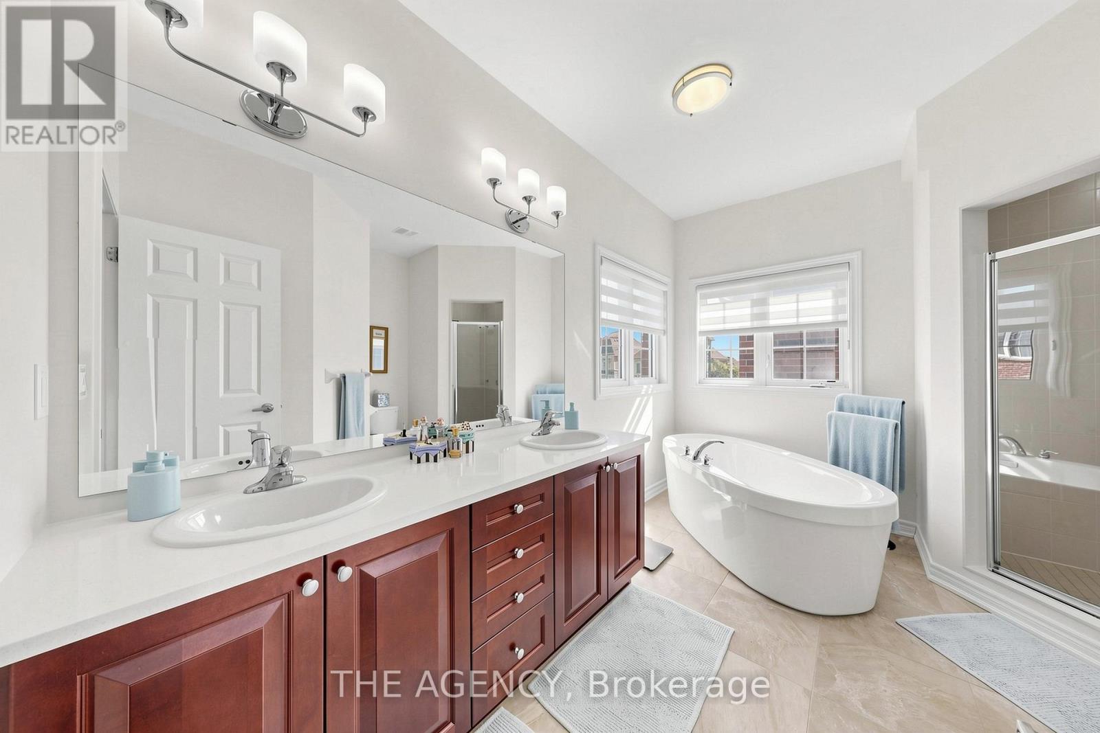 98 FITZMAURICE DRIVE - 25