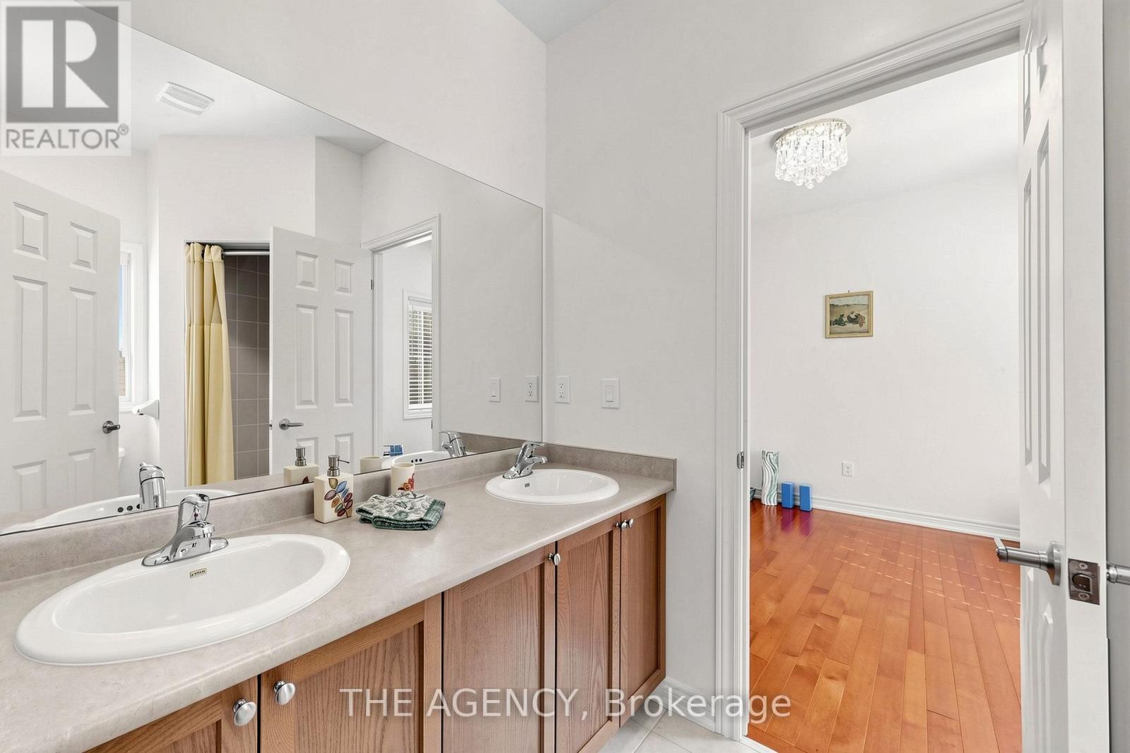 98 FITZMAURICE DRIVE - 26