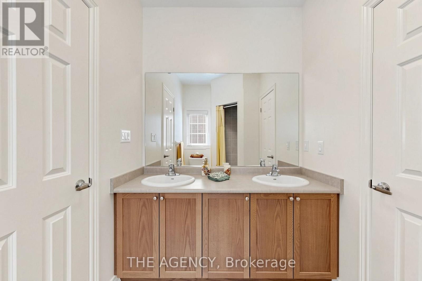 98 FITZMAURICE DRIVE - 28