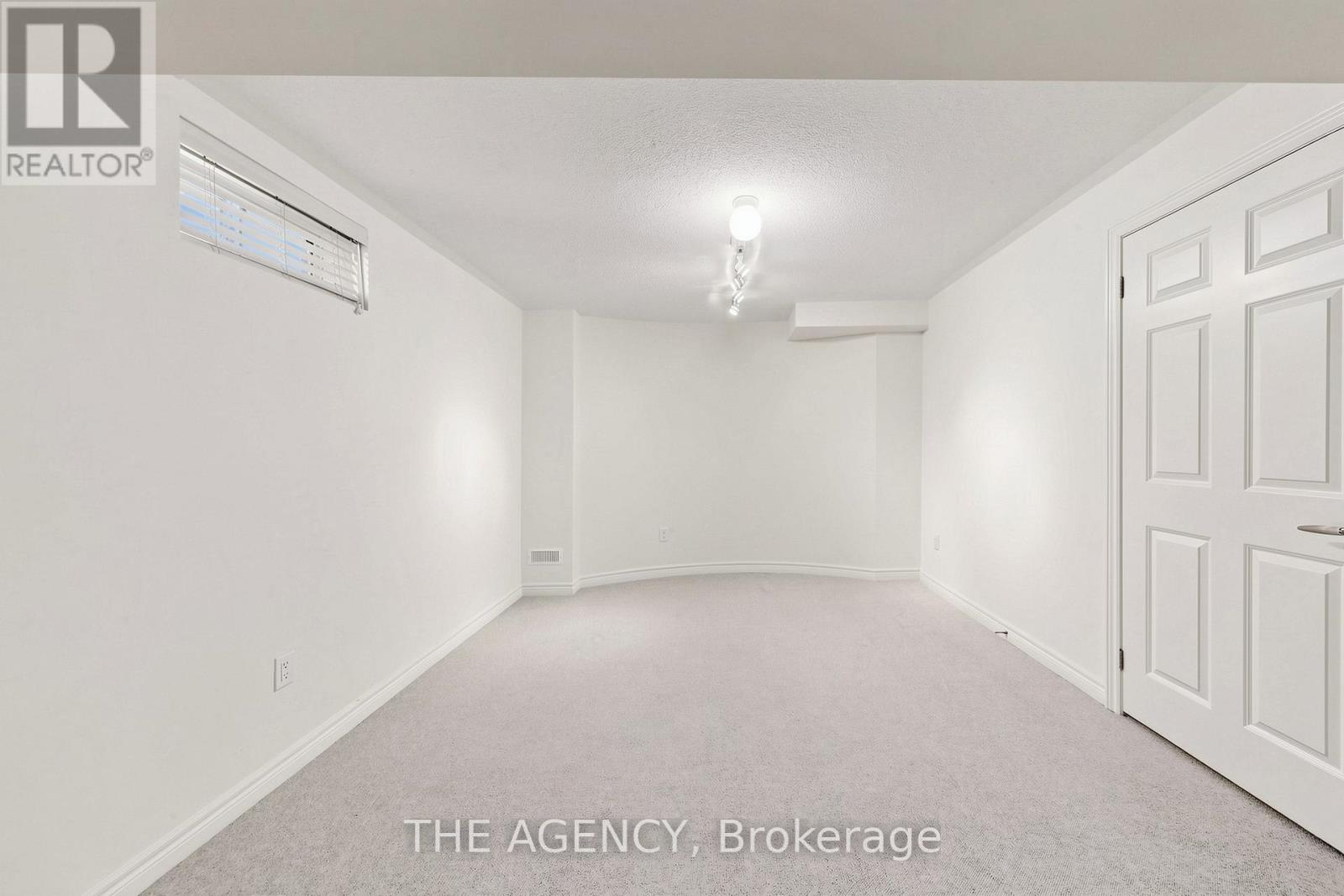 98 FITZMAURICE DRIVE - 34
