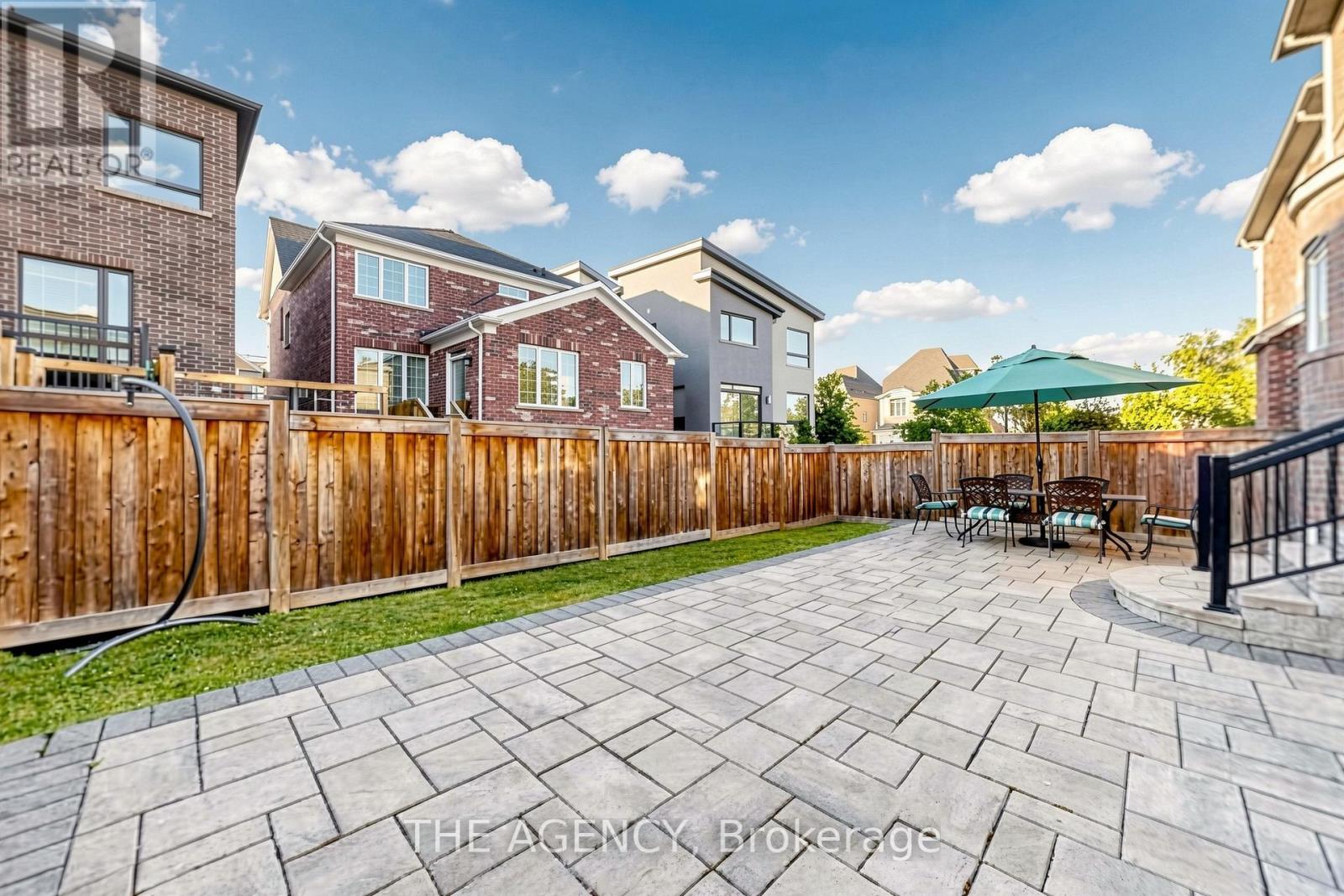 98 FITZMAURICE DRIVE - 39