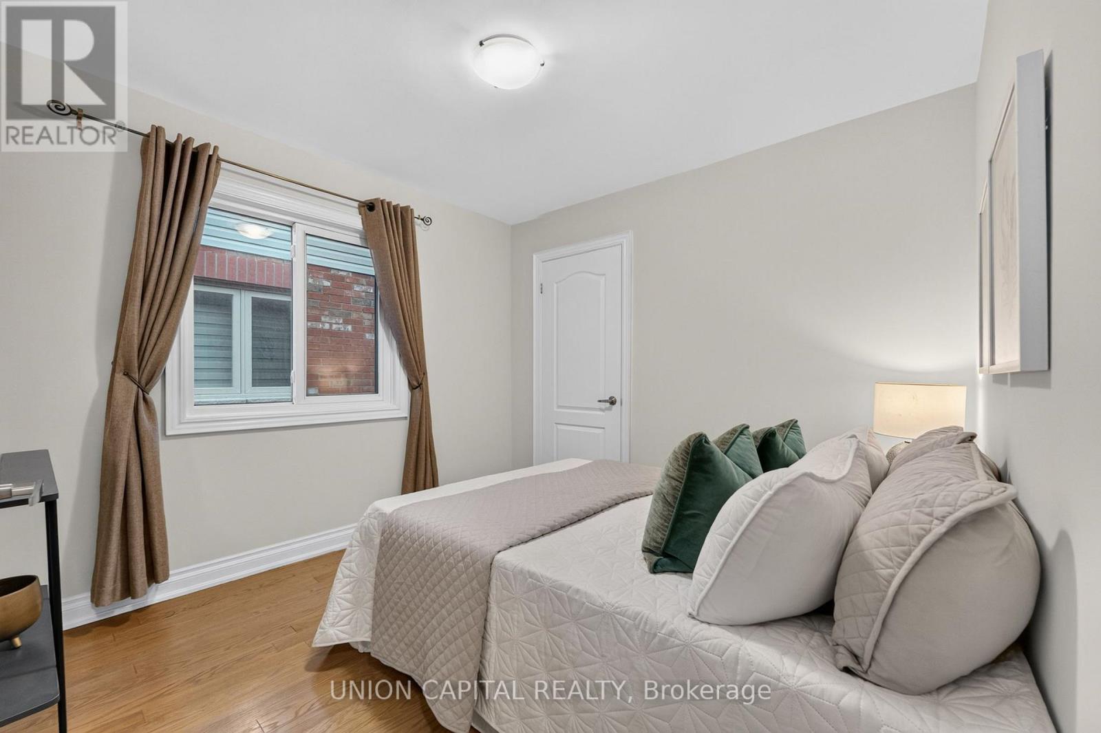 9 BALLYMORE DRIVE - 27
