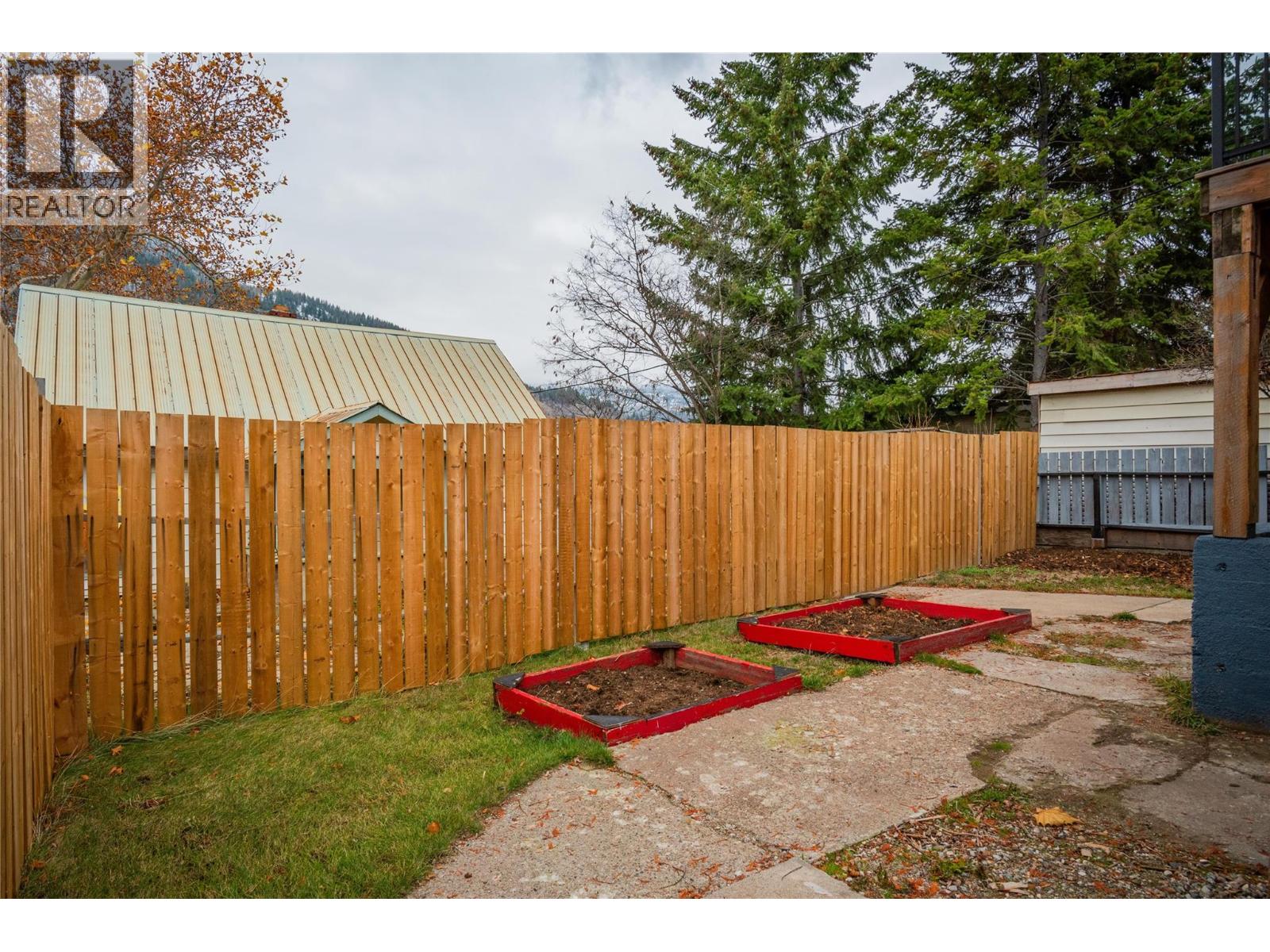 1662 Columbia Avenue - 26