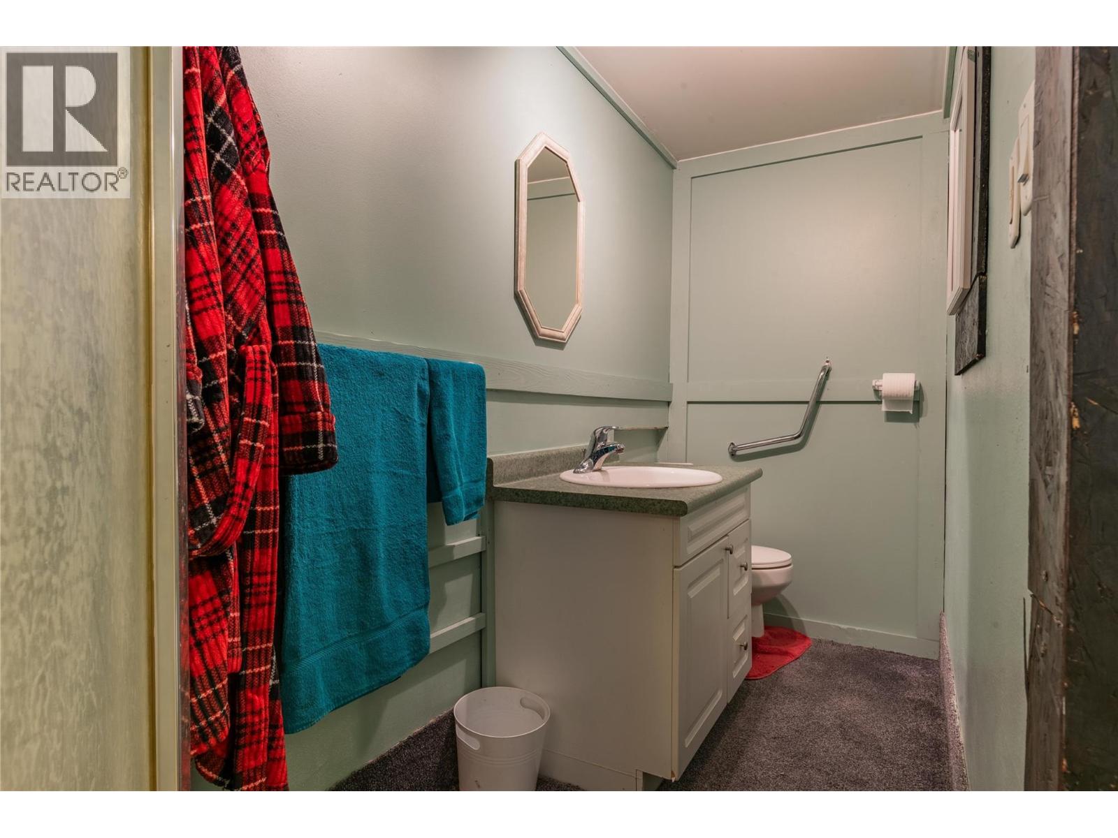 1662 Columbia Avenue - 19