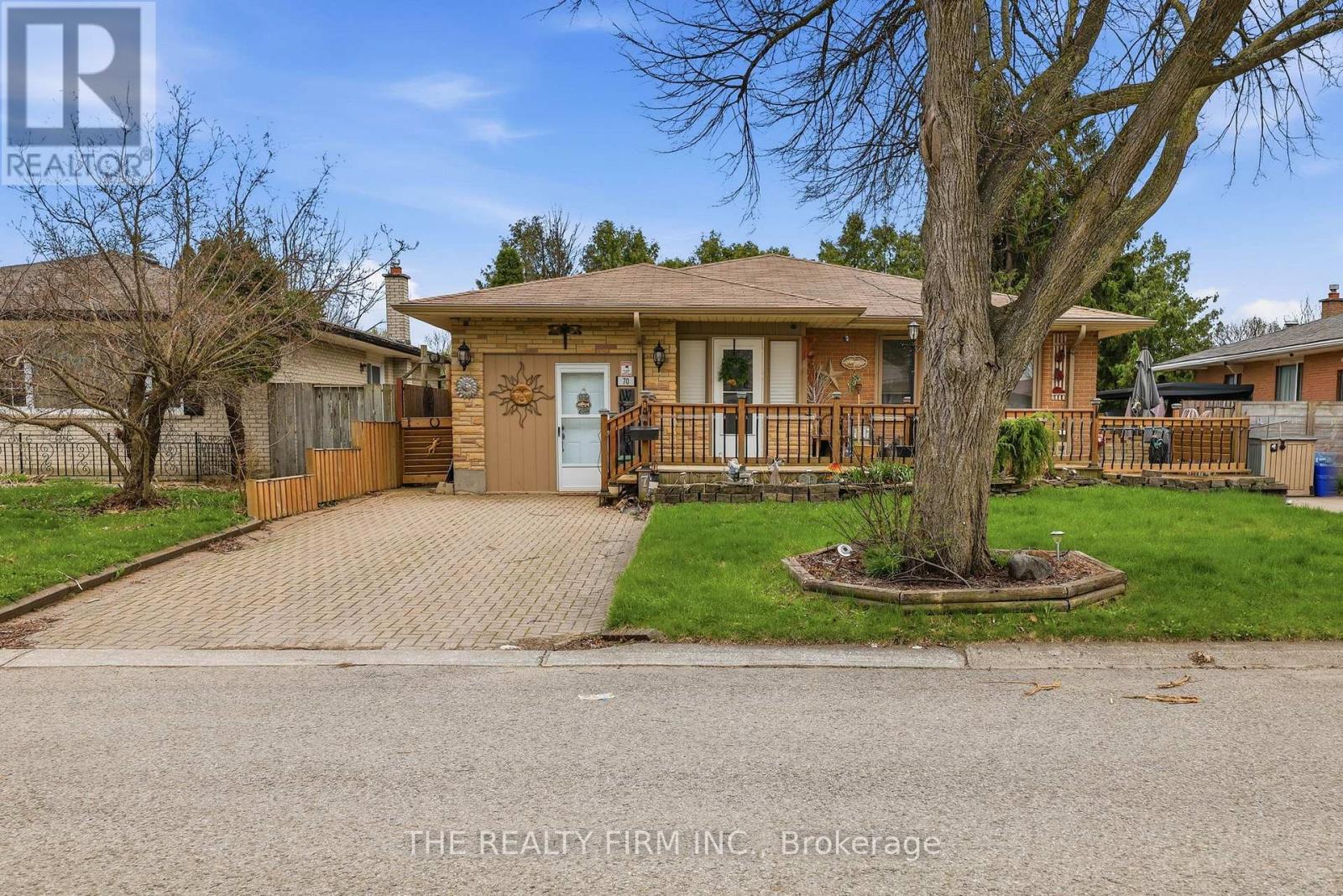 70 TALAVERA CRESCENT - 1