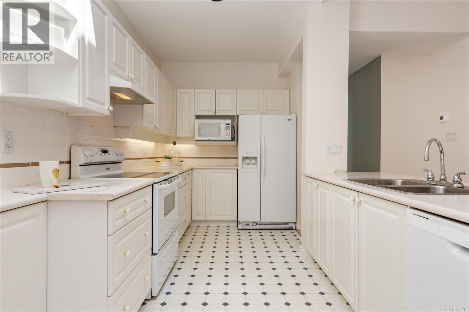 816 Lakes Blvd - 26