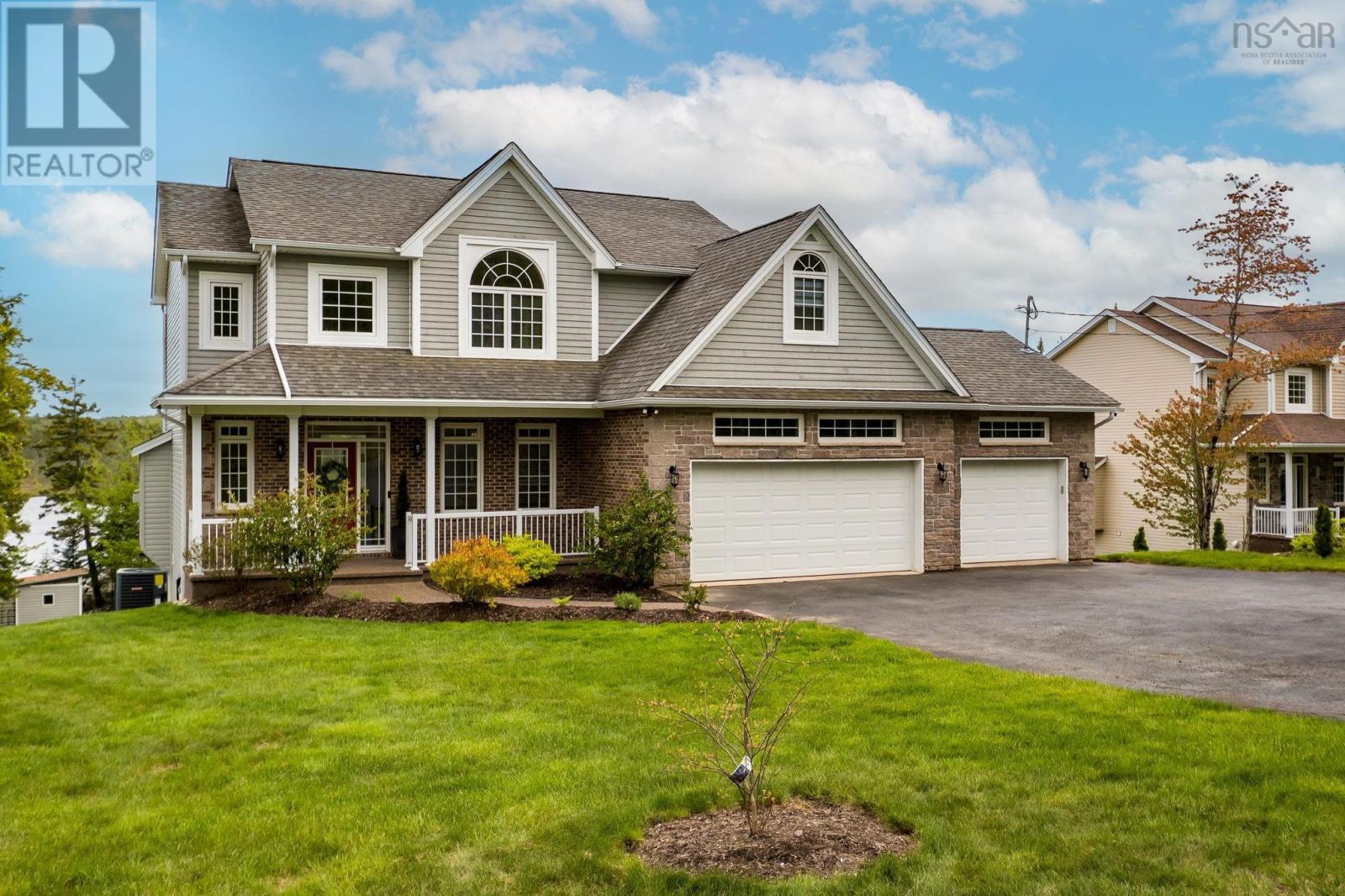 172 Voyageur Way - 1