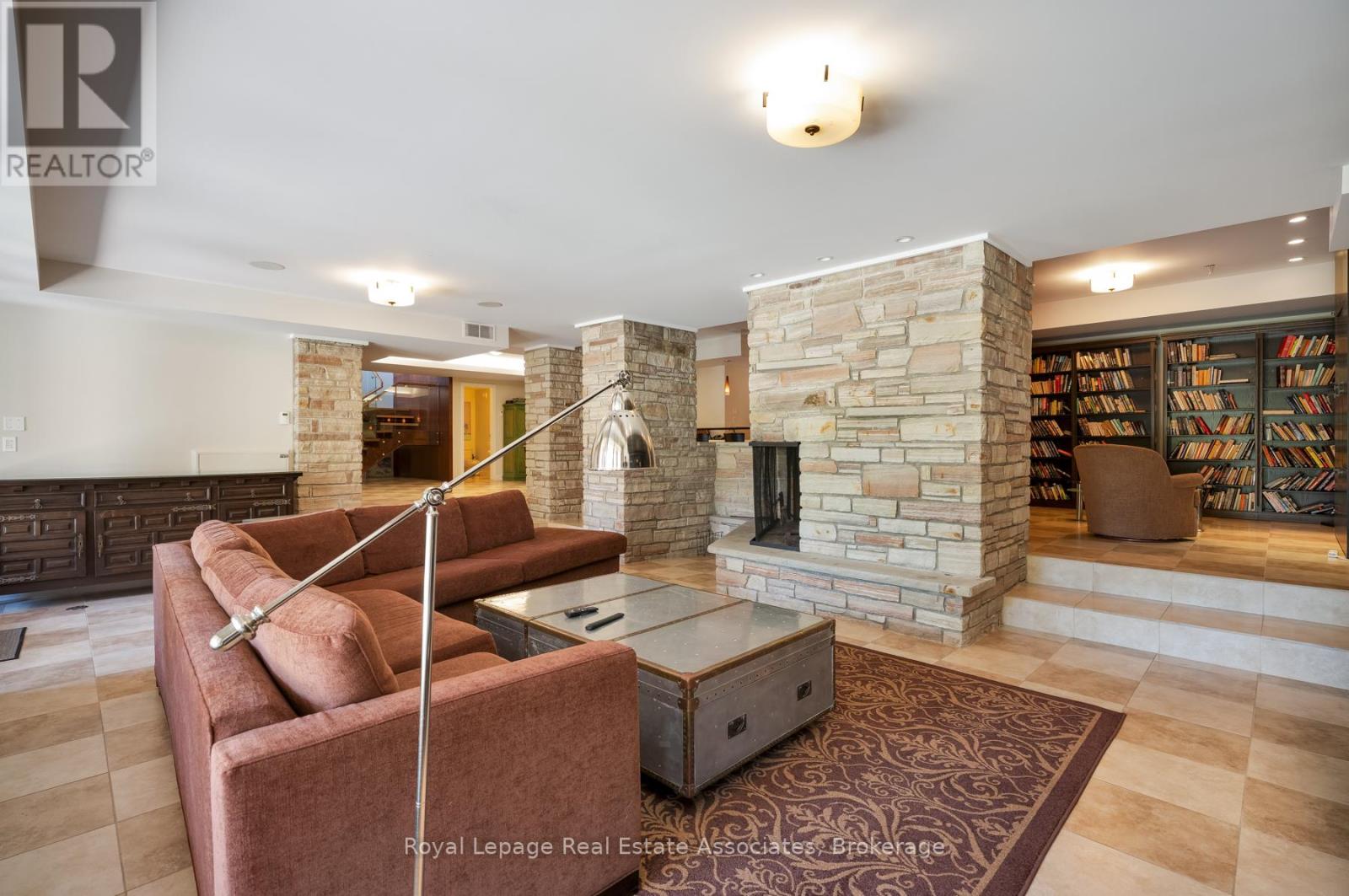 1510 PINETREE CRESCENT - Image 40