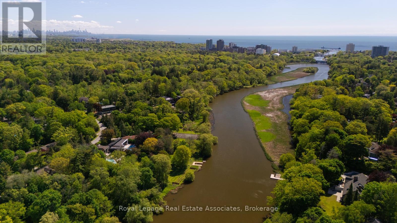 1510 PINETREE CRESCENT - 50