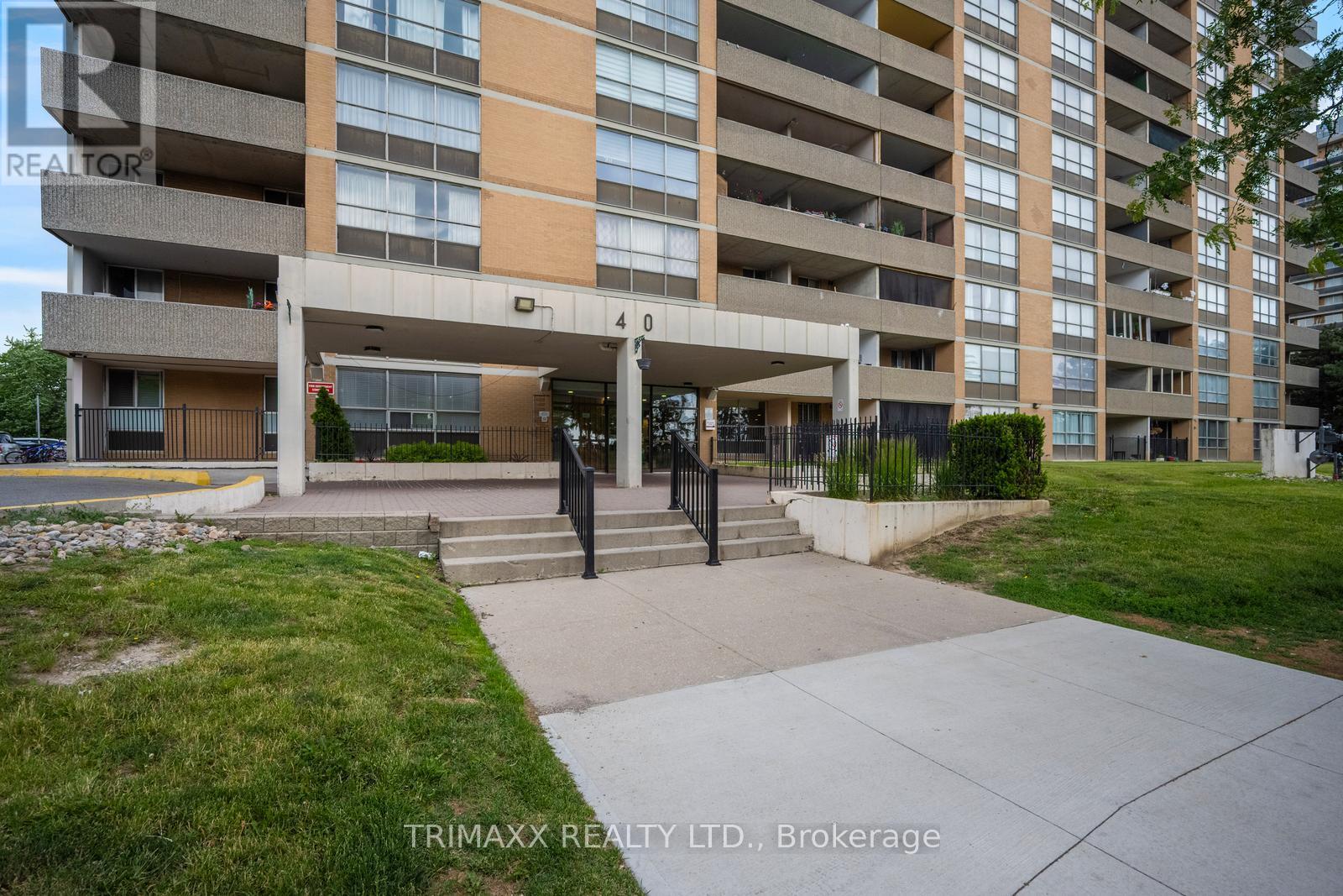 #404 40 PANORAMA COURT - 4