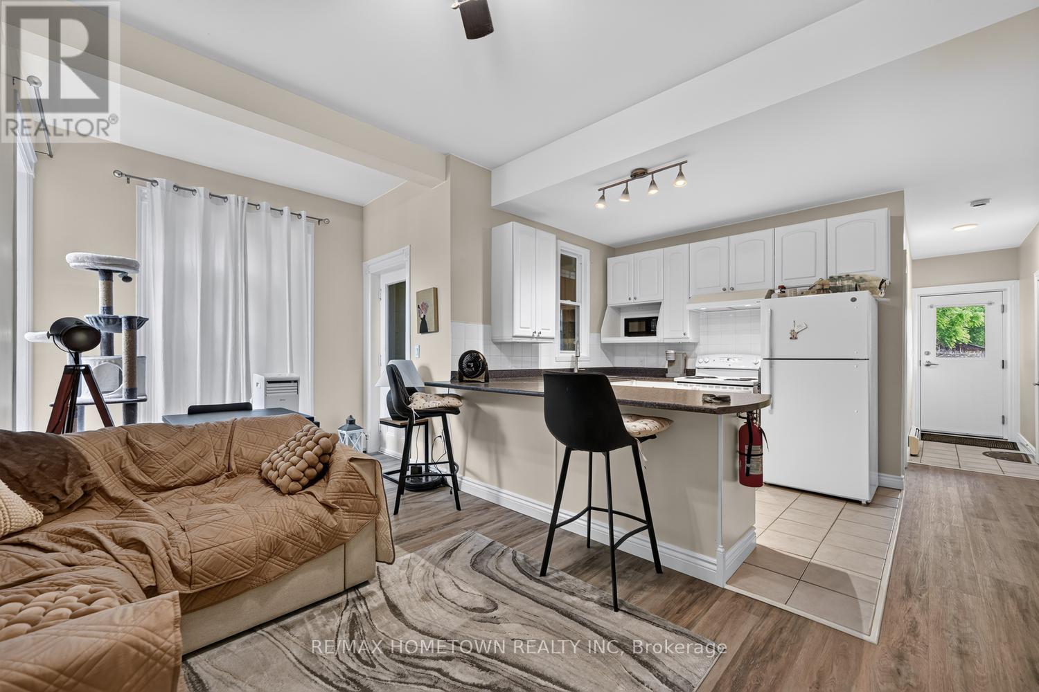 98 PINE STREET - 24