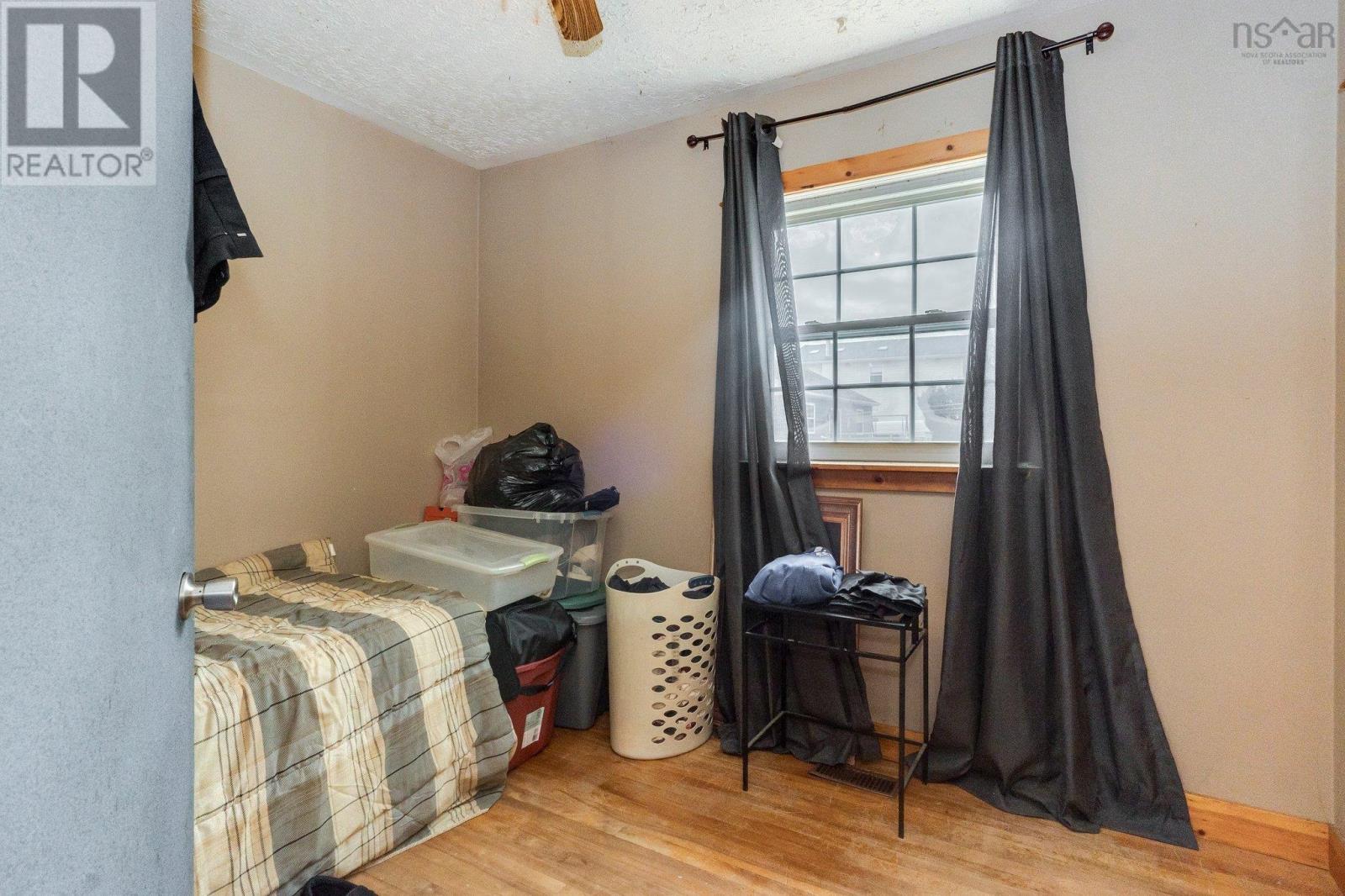 50 Raymond Street - 12