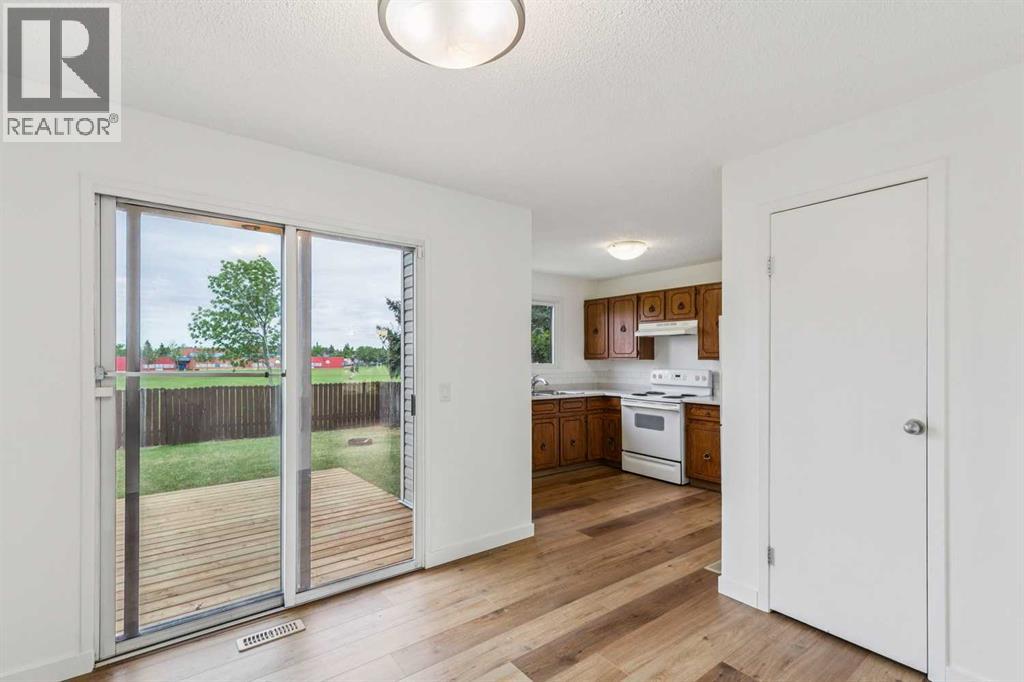 Bright Dining and Kitchen