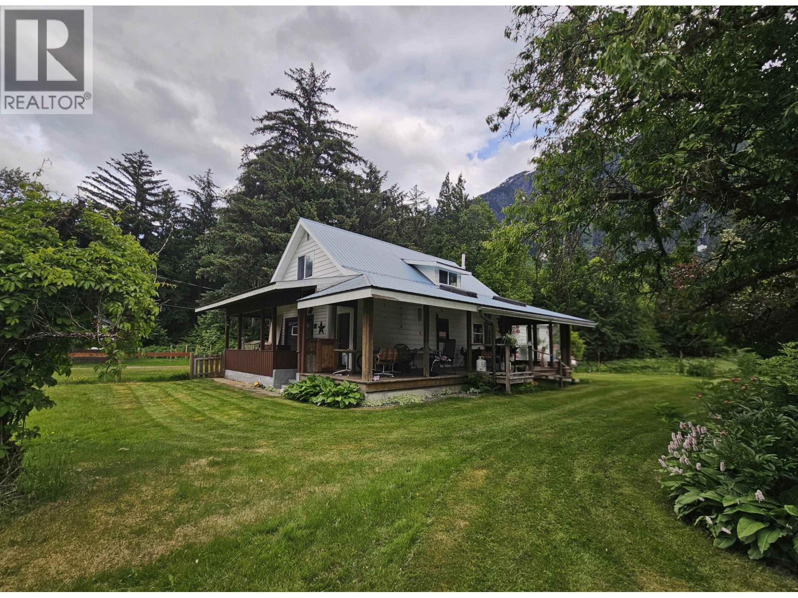 937 MACKENZIE HIGHWAY - 11