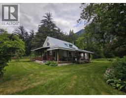 937 Mackenzie Highway, Bella Coola, BC V0T1C0 Photo 11